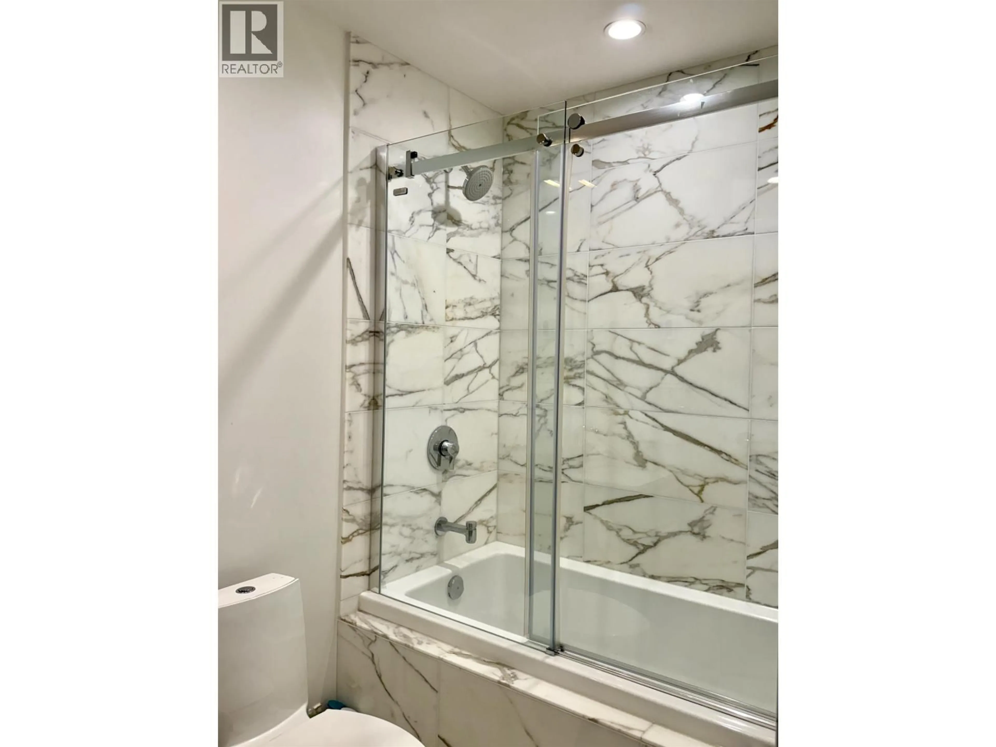 Contemporary bathroom, ceramic/tile floor for 1202 - 5177 BRIGHOUSE WAY, Richmond British Columbia V7C0A7