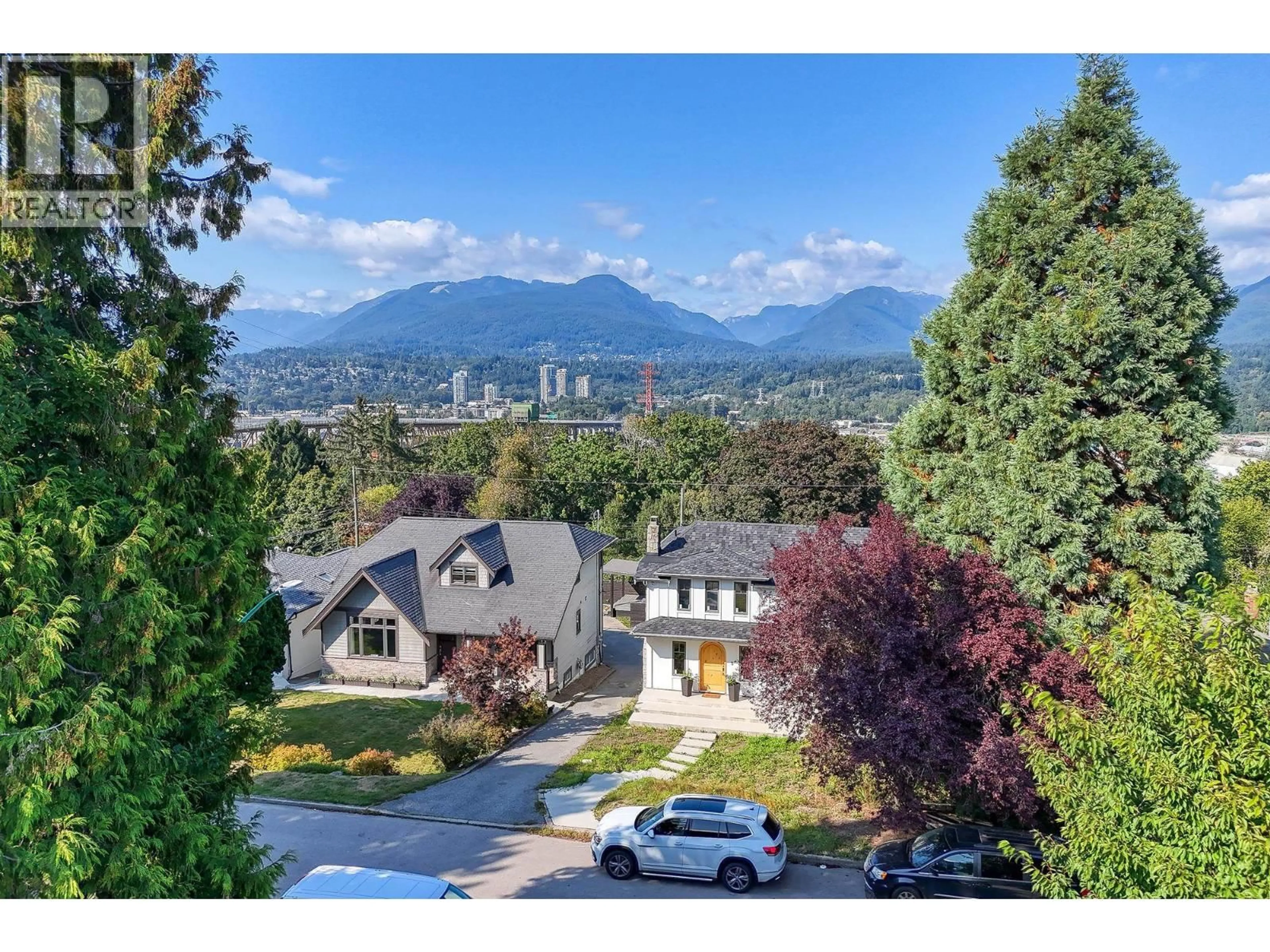 A pic from outside/outdoor area/front of a property/back of a property/a pic from drone, mountain view for 3746 EDINBURGH STREET, Burnaby British Columbia V5C1R5