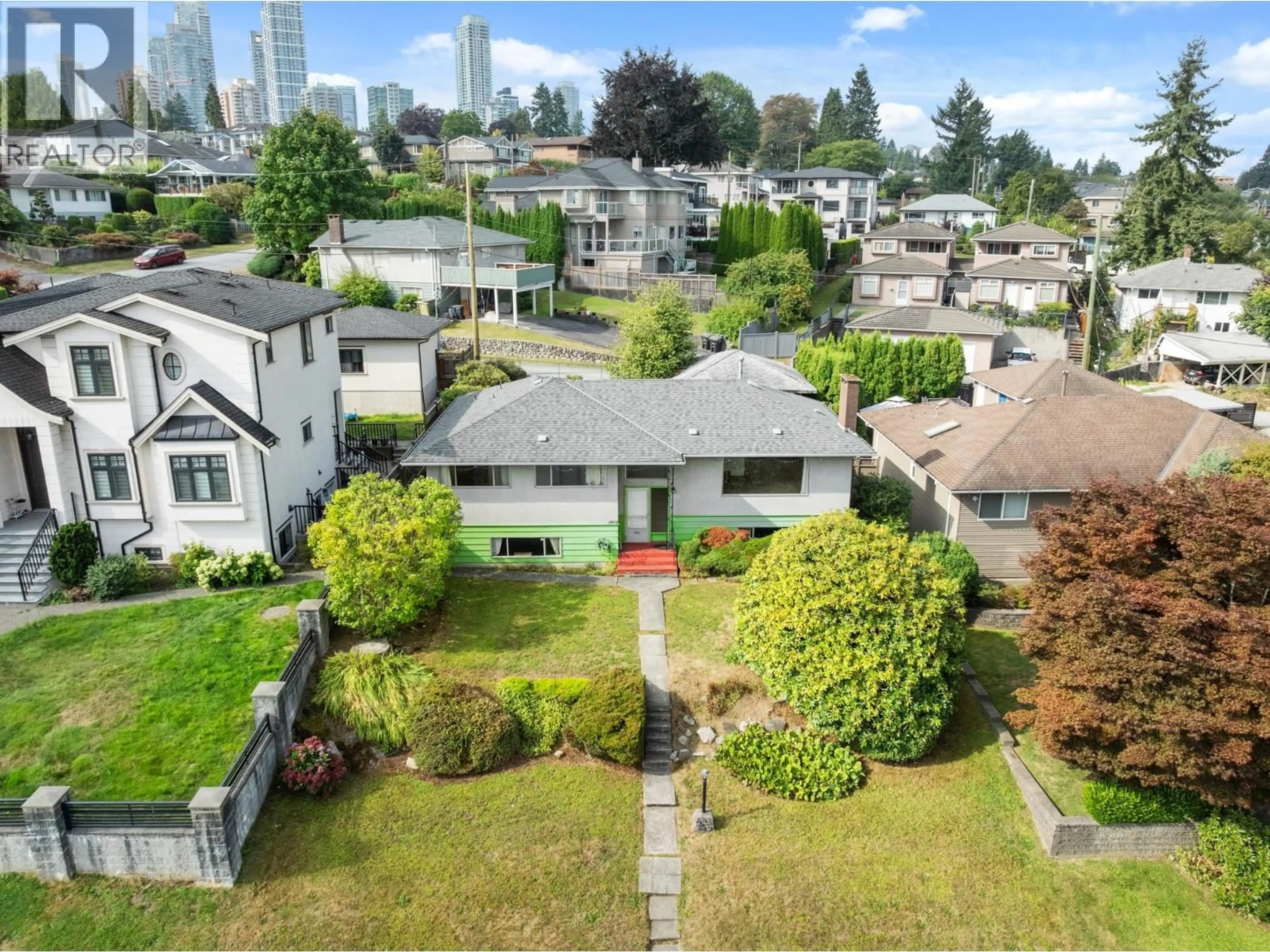 A pic from outside/outdoor area/front of a property/back of a property/a pic from drone, unknown for 5459 FORGLEN DRIVE, Burnaby British Columbia V5H3K8