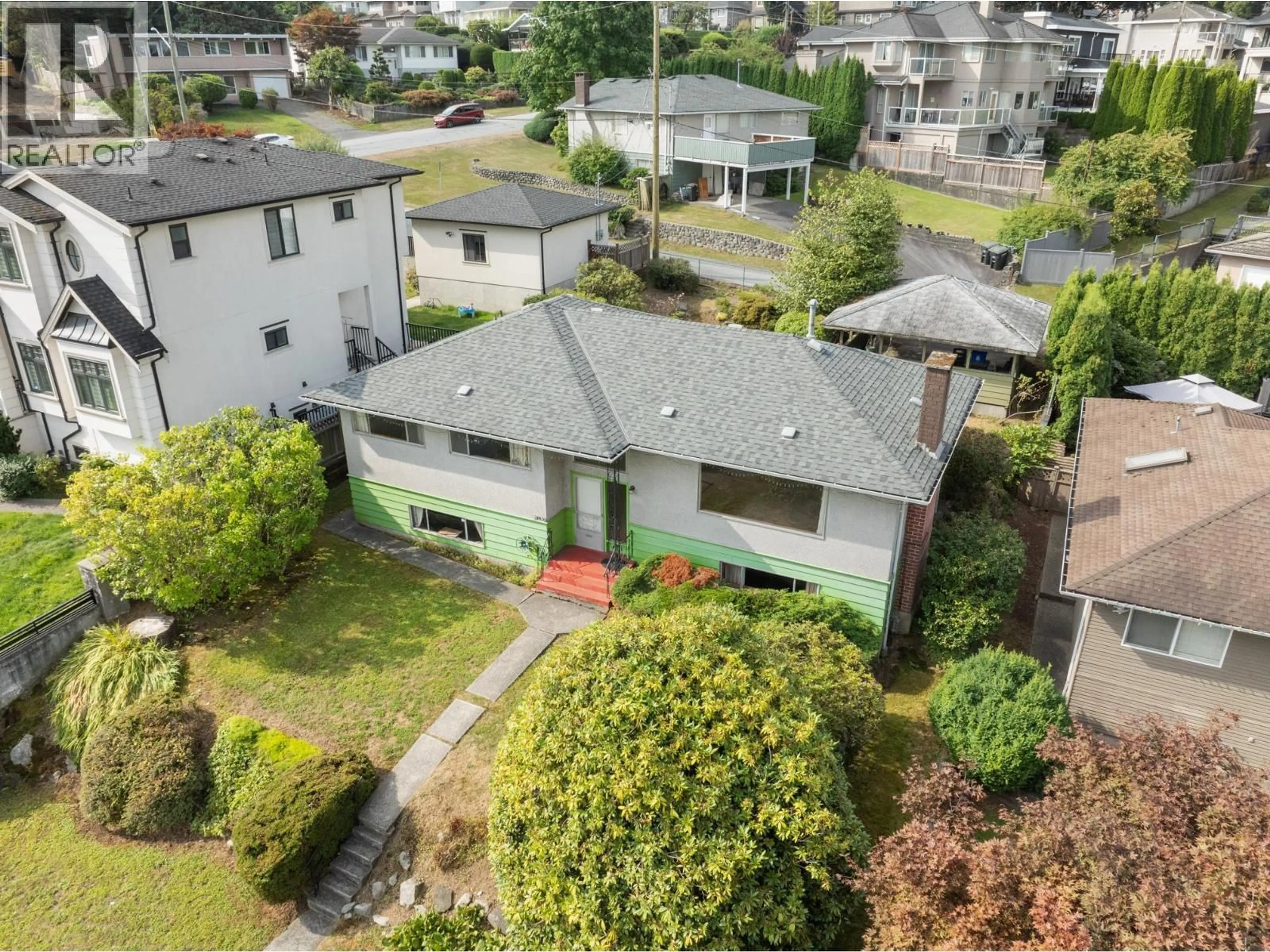 A pic from outside/outdoor area/front of a property/back of a property/a pic from drone, street for 5459 FORGLEN DRIVE, Burnaby British Columbia V5H3K8