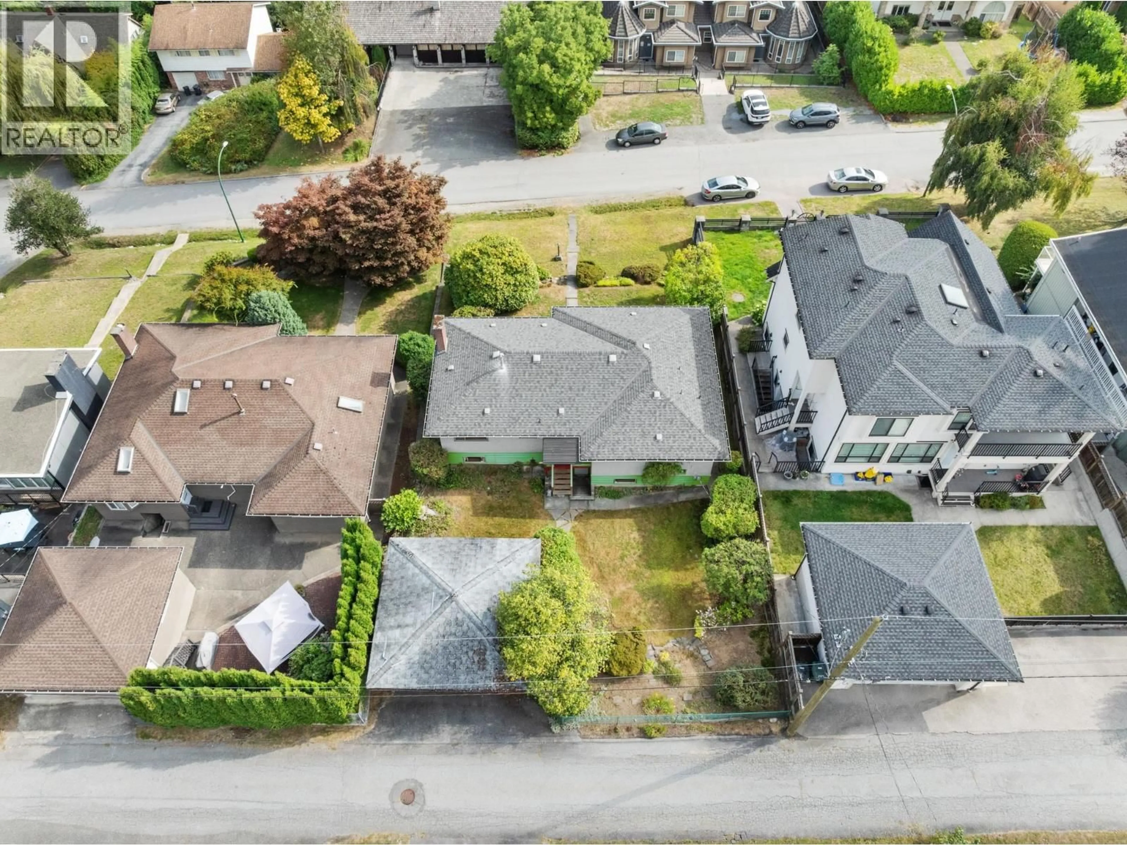 A pic from outside/outdoor area/front of a property/back of a property/a pic from drone, street for 5459 FORGLEN DRIVE, Burnaby British Columbia V5H3K8