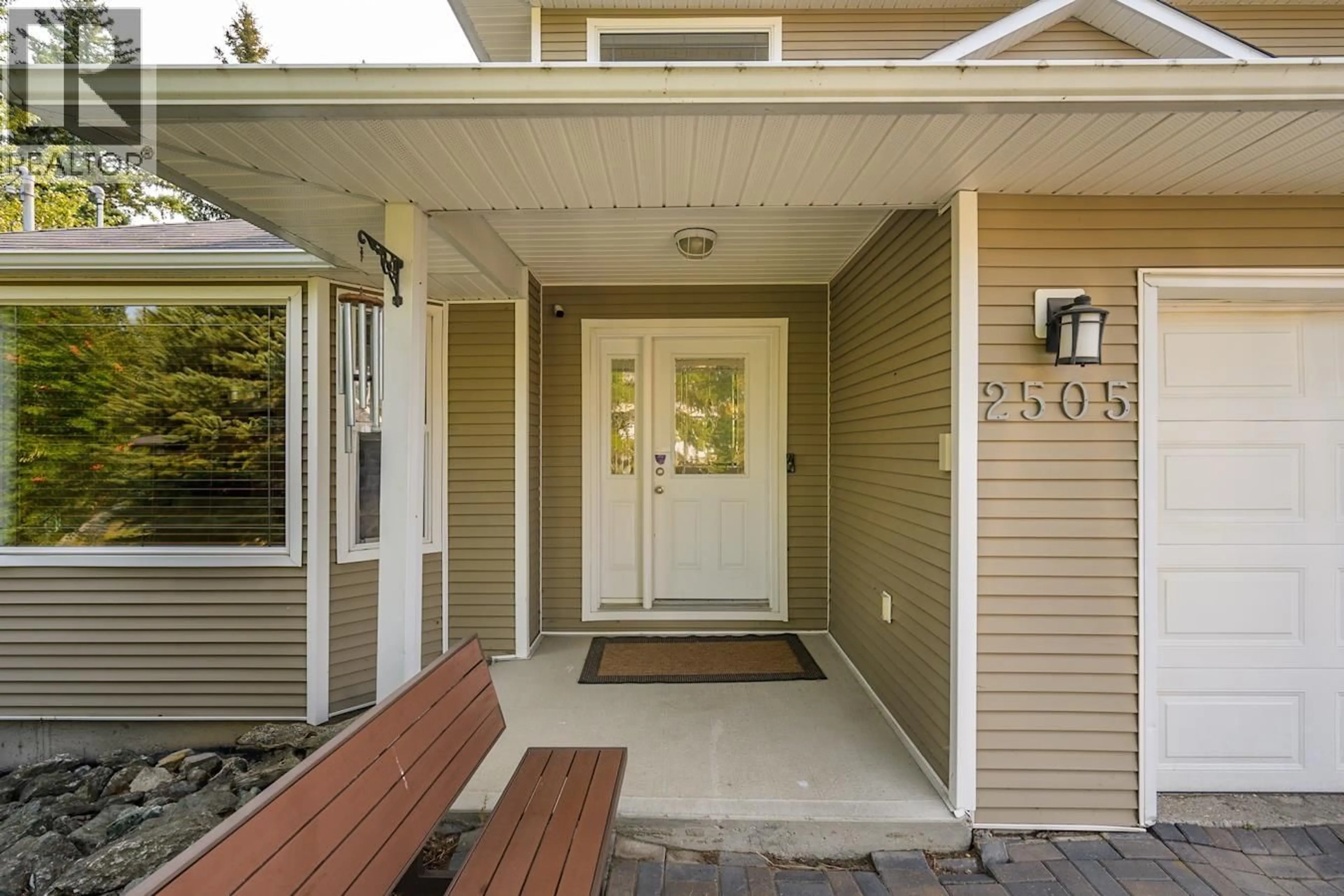 Indoor entryway for 2505 BERNARD ROAD, Prince George British Columbia V2N5M1