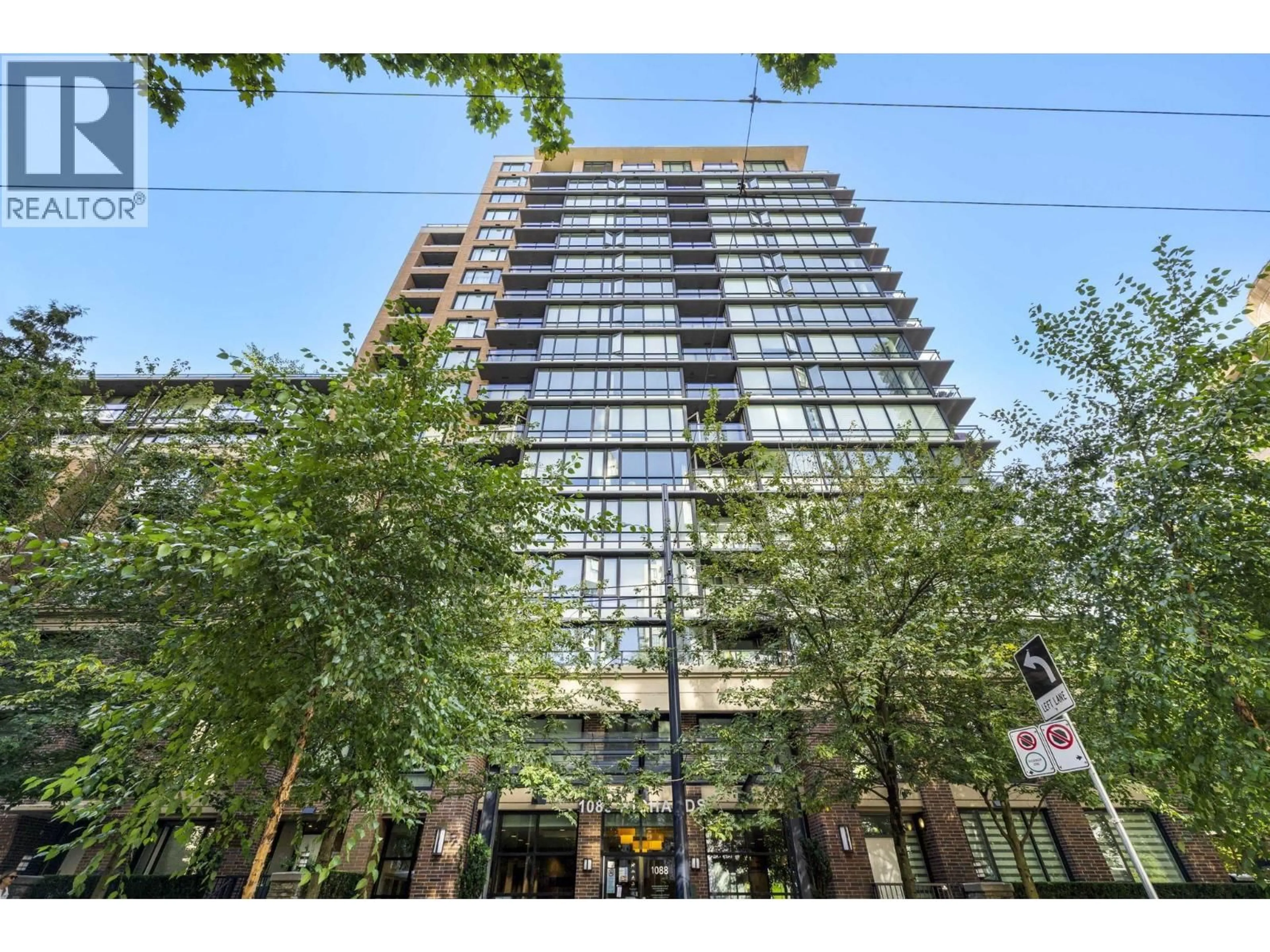 Indoor foyer for 507 - 1088 RICHARDS STREET, Vancouver British Columbia V6B0J8