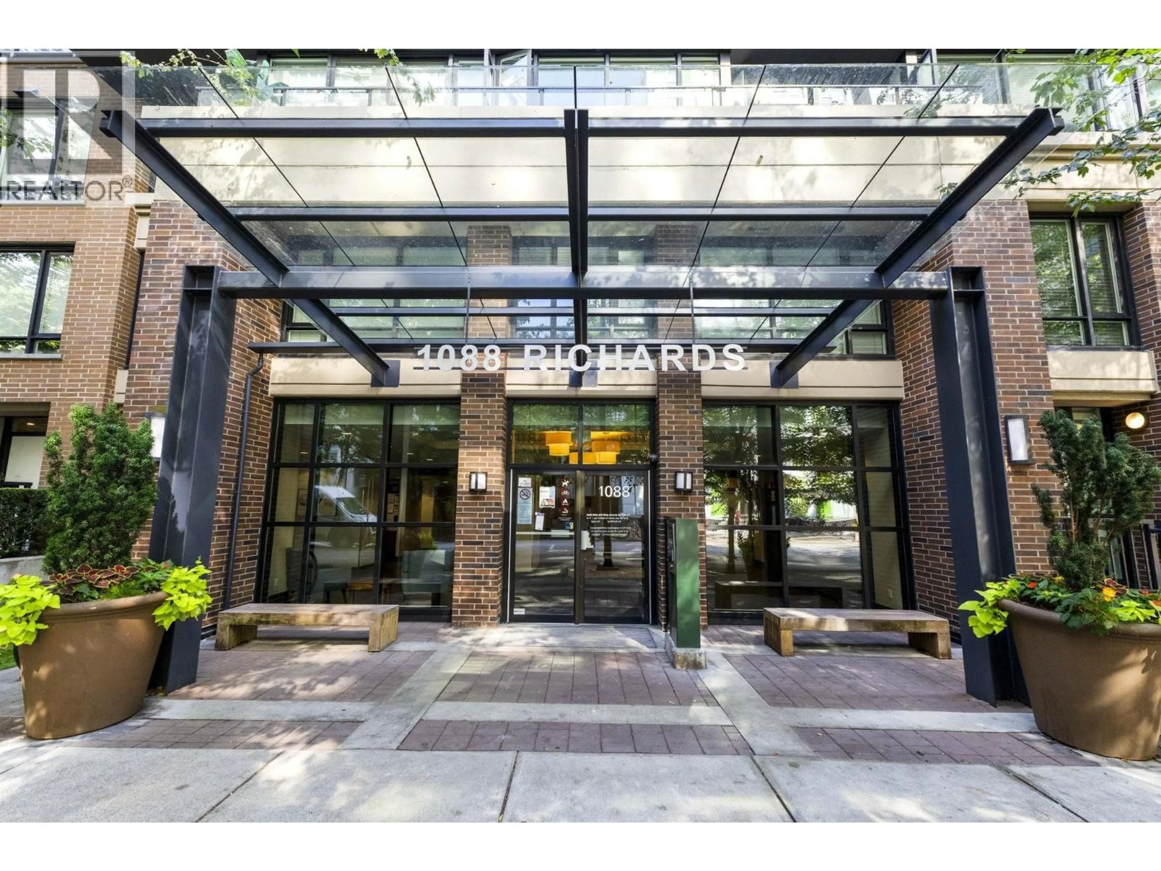 Indoor foyer for 507 - 1088 RICHARDS STREET, Vancouver British Columbia V6B0J8