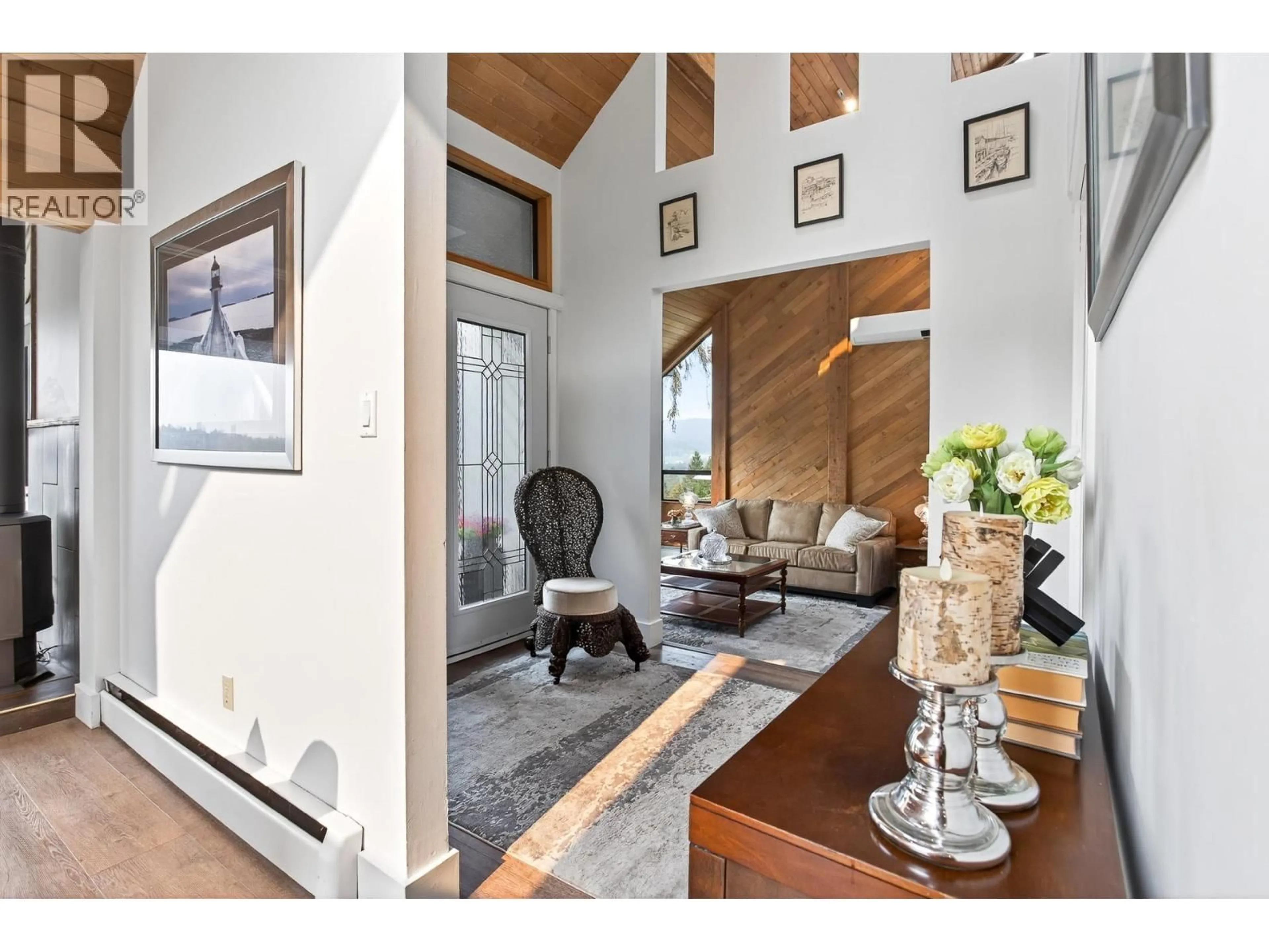 Indoor entryway for 15 CRAWFORD BAY, Port Moody British Columbia V3H3N3