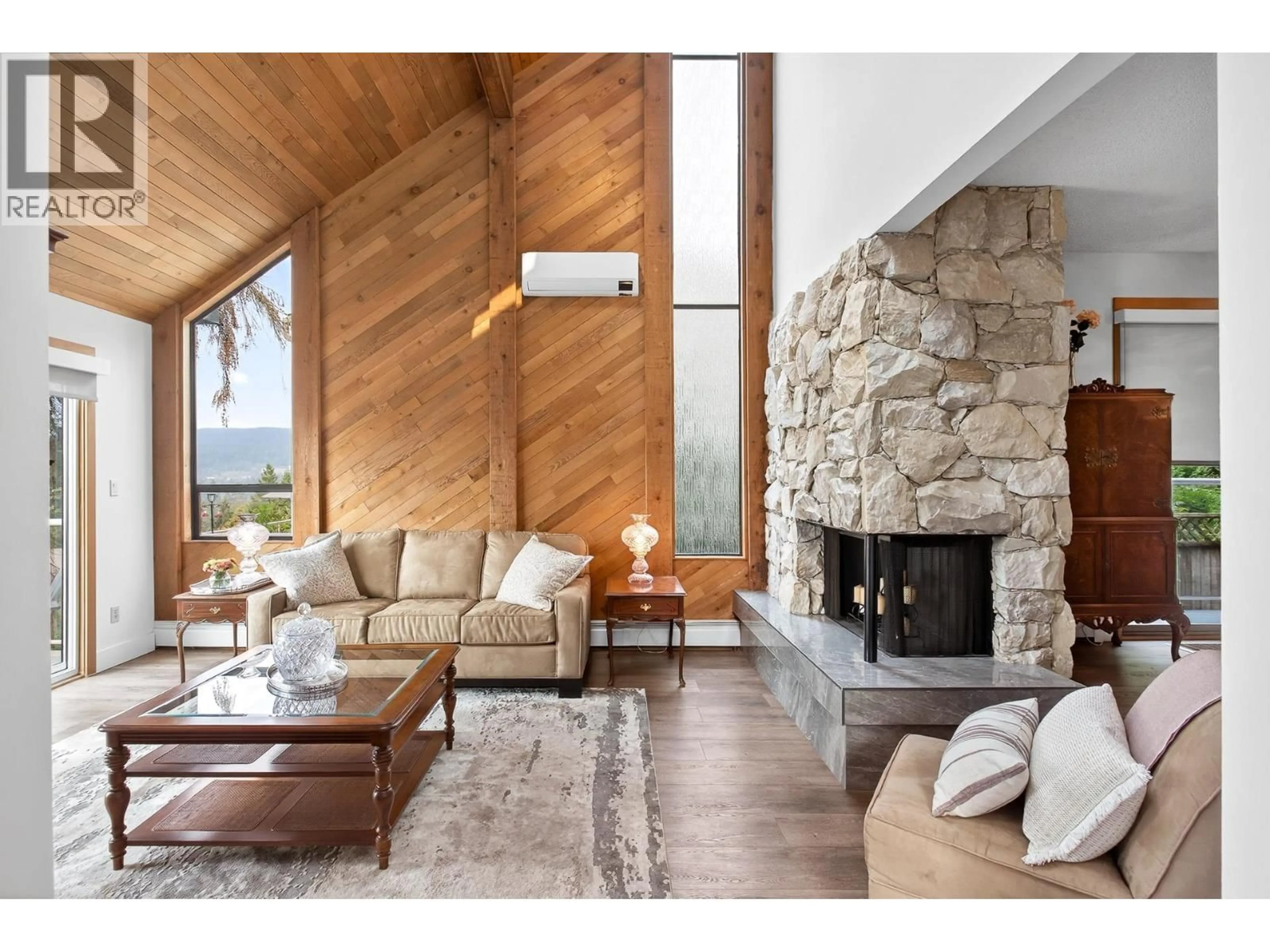 Living room with furniture, wood/laminate floor for 15 CRAWFORD BAY, Port Moody British Columbia V3H3N3