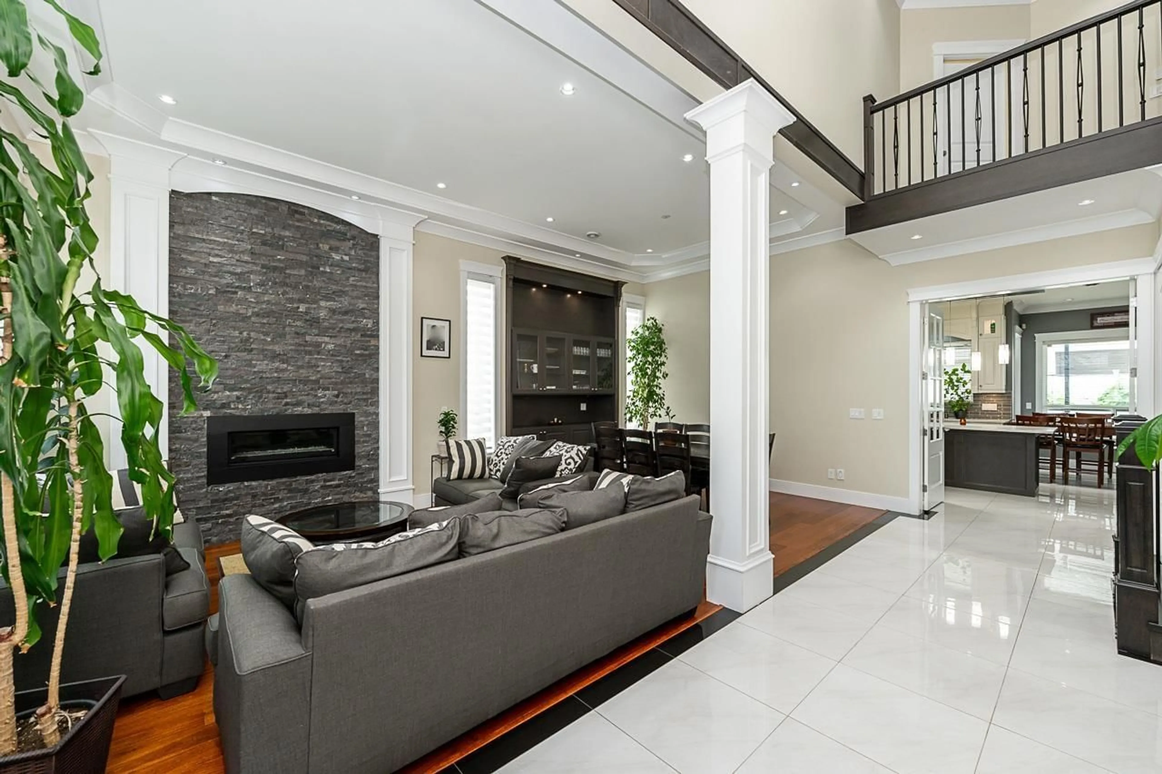 Living room with furniture, unknown for 8917 134B, Surrey British Columbia V3V5T5