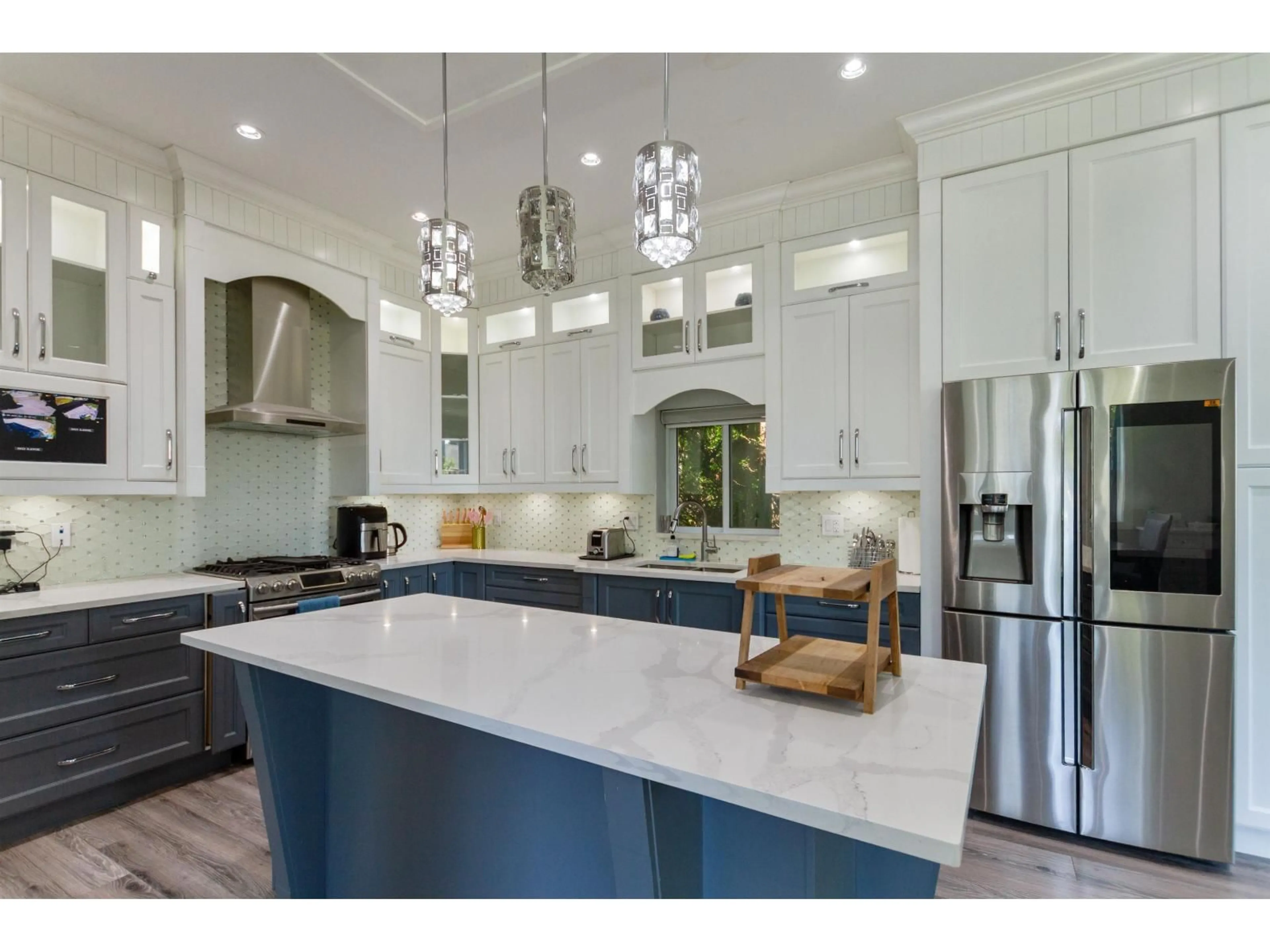 Open concept kitchen, ceramic/tile floor for 15453 108, Surrey British Columbia V3R6J1