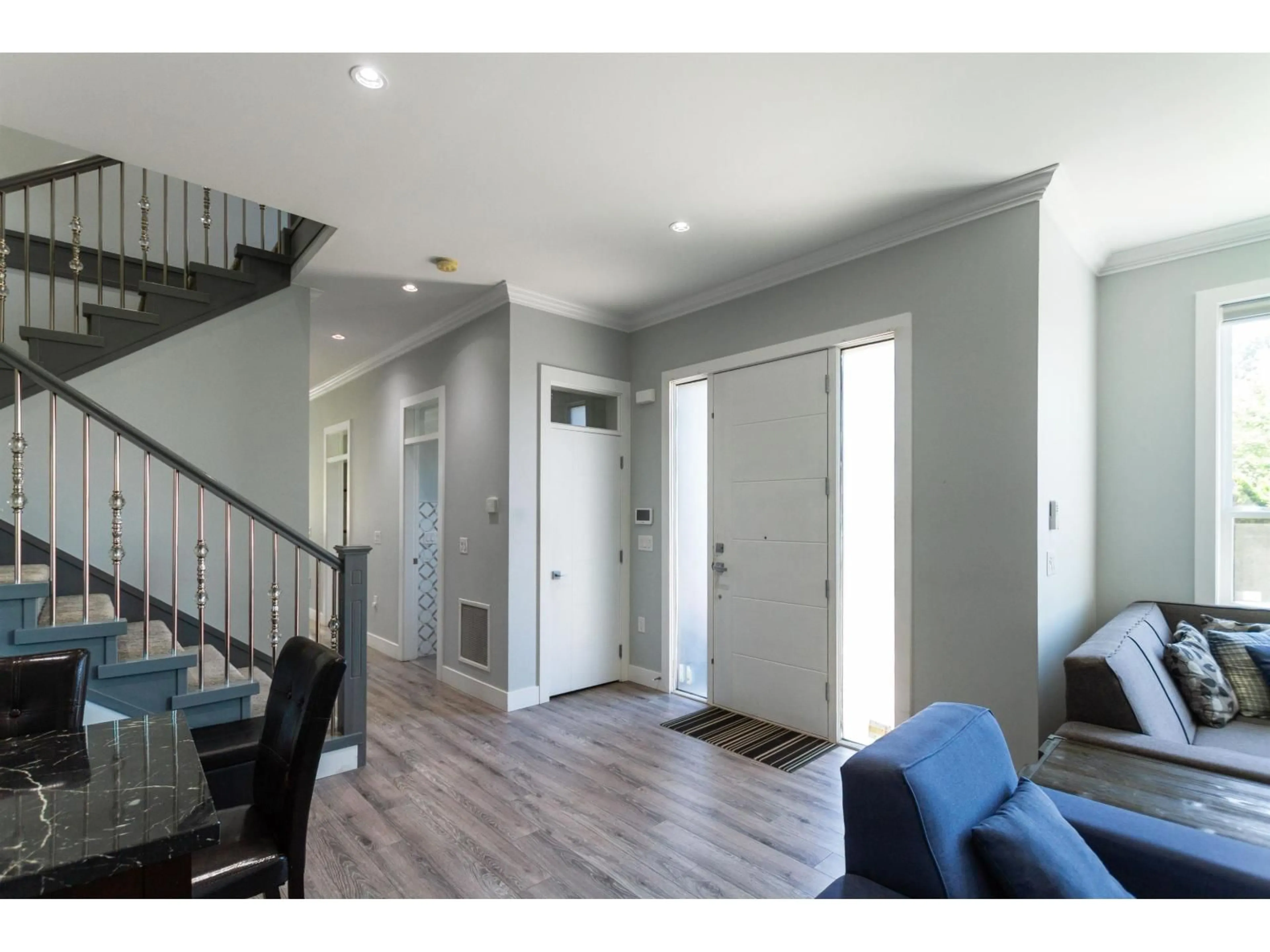 Indoor entryway for 15453 108, Surrey British Columbia V3R6J1