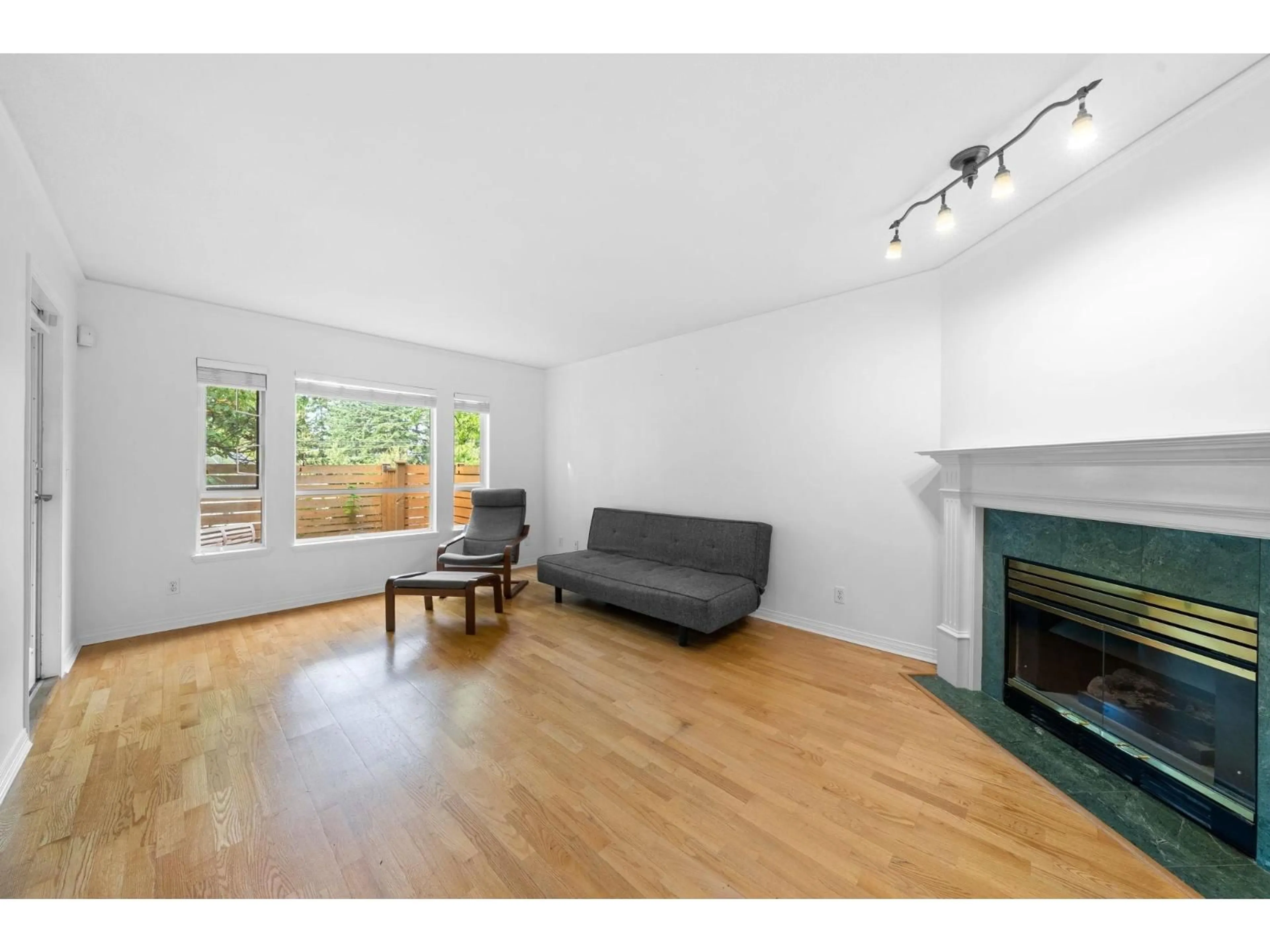 Living room with furniture, wood/laminate floor for 113 - 15550 26, Surrey British Columbia V4P1C6