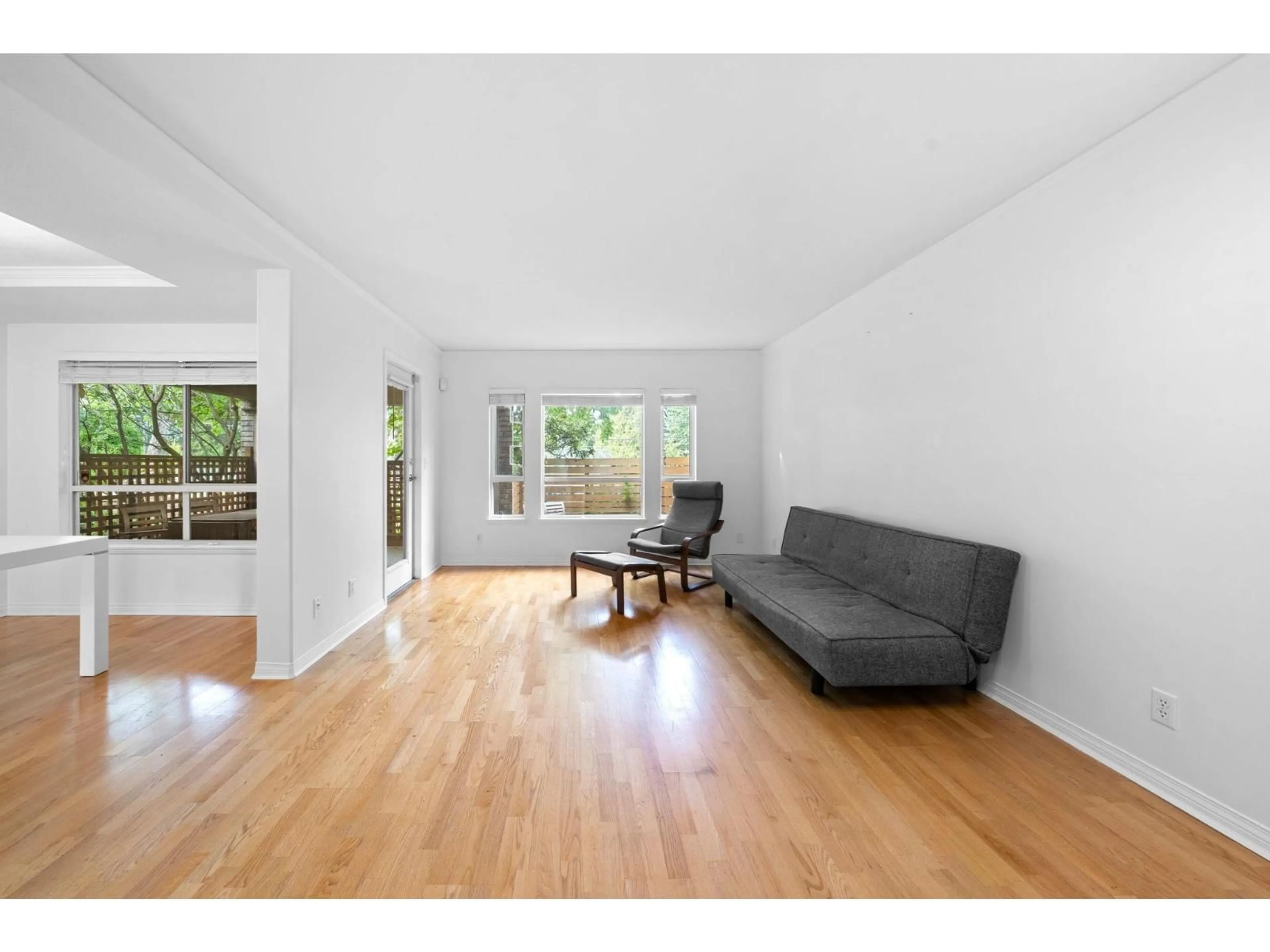 Living room with furniture, wood/laminate floor for 113 - 15550 26, Surrey British Columbia V4P1C6