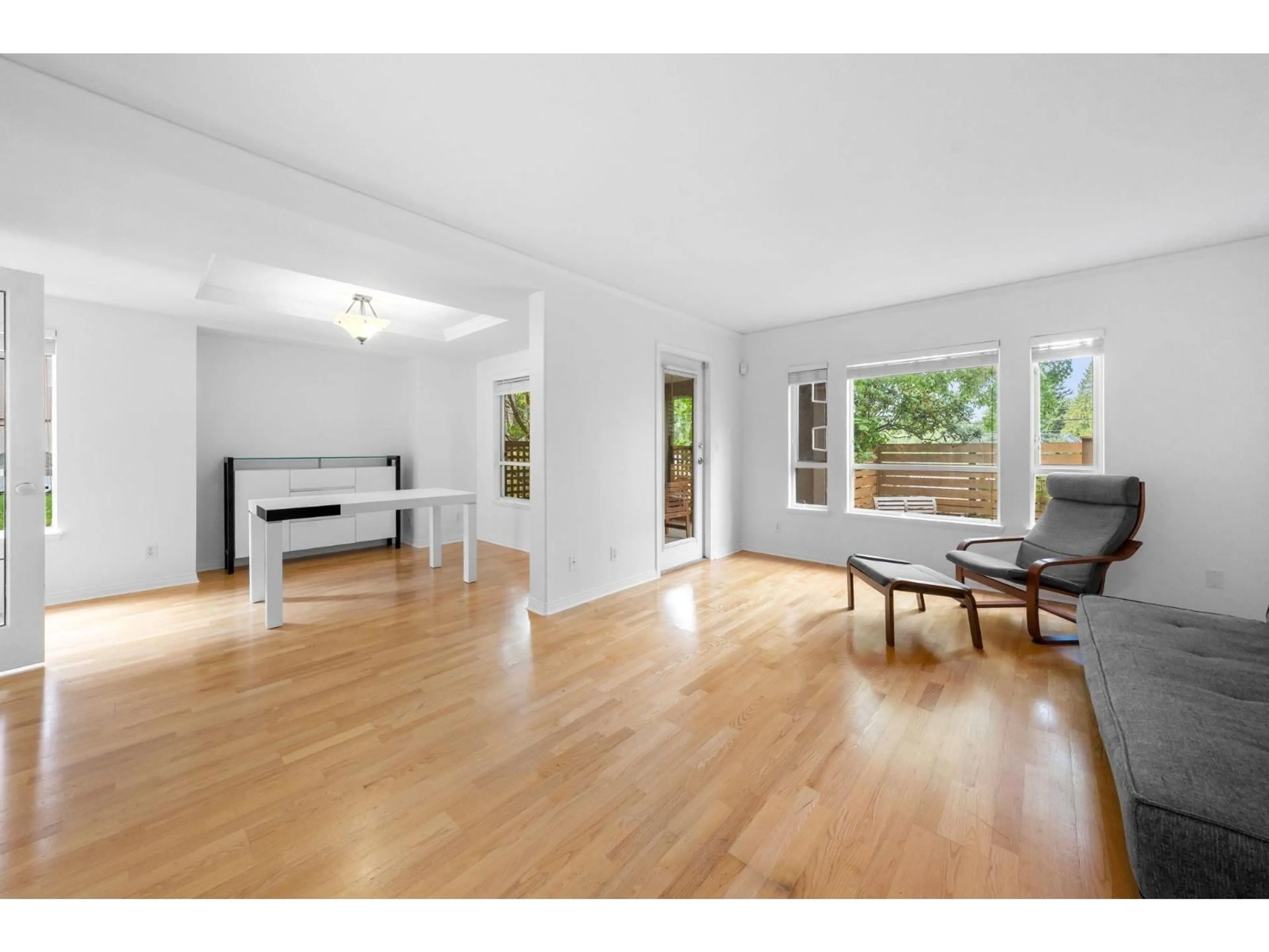 Living room with furniture, wood/laminate floor for 113 - 15550 26, Surrey British Columbia V4P1C6