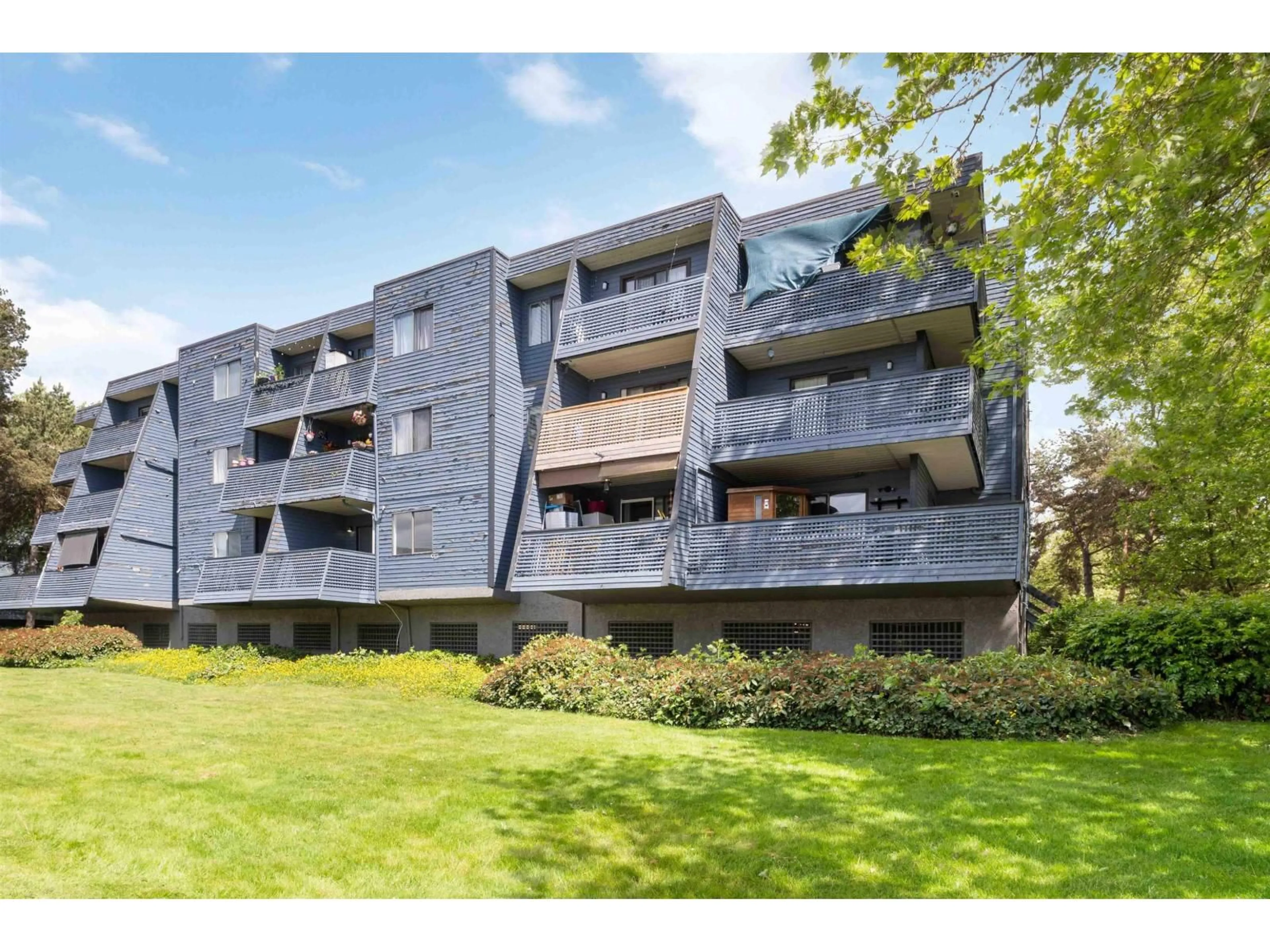 A pic from outside/outdoor area/front of a property/back of a property/a pic from drone, building for 104 - 17661 58A, Surrey British Columbia V3S1N4