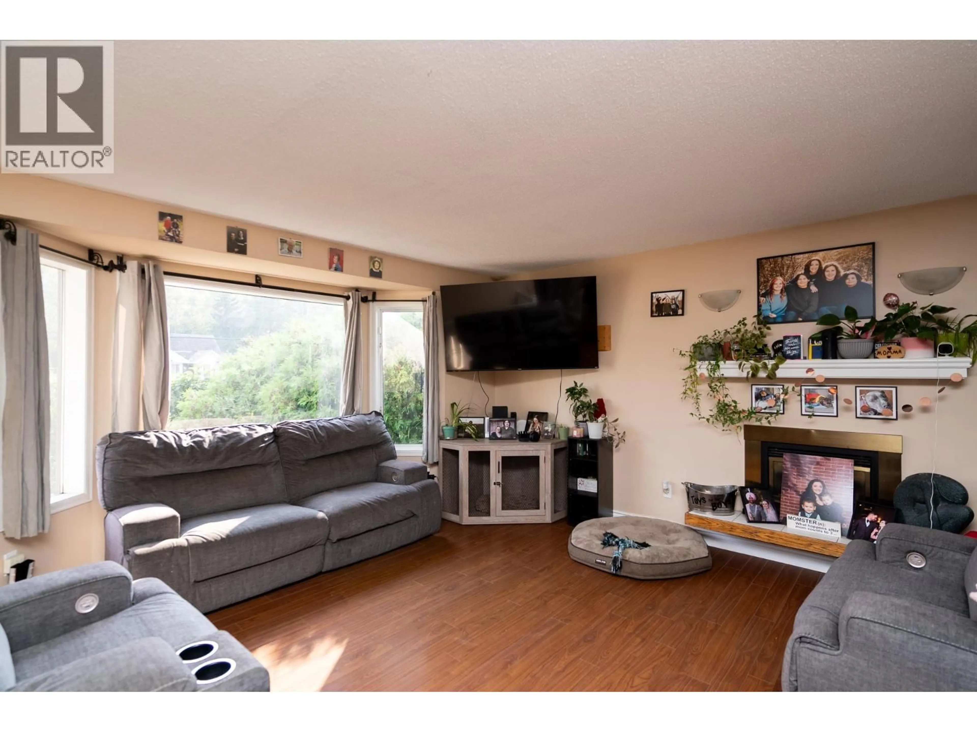Living room with furniture, wood/laminate floor for 2724 PETERSEN ROAD, Prince George British Columbia V2N1P2