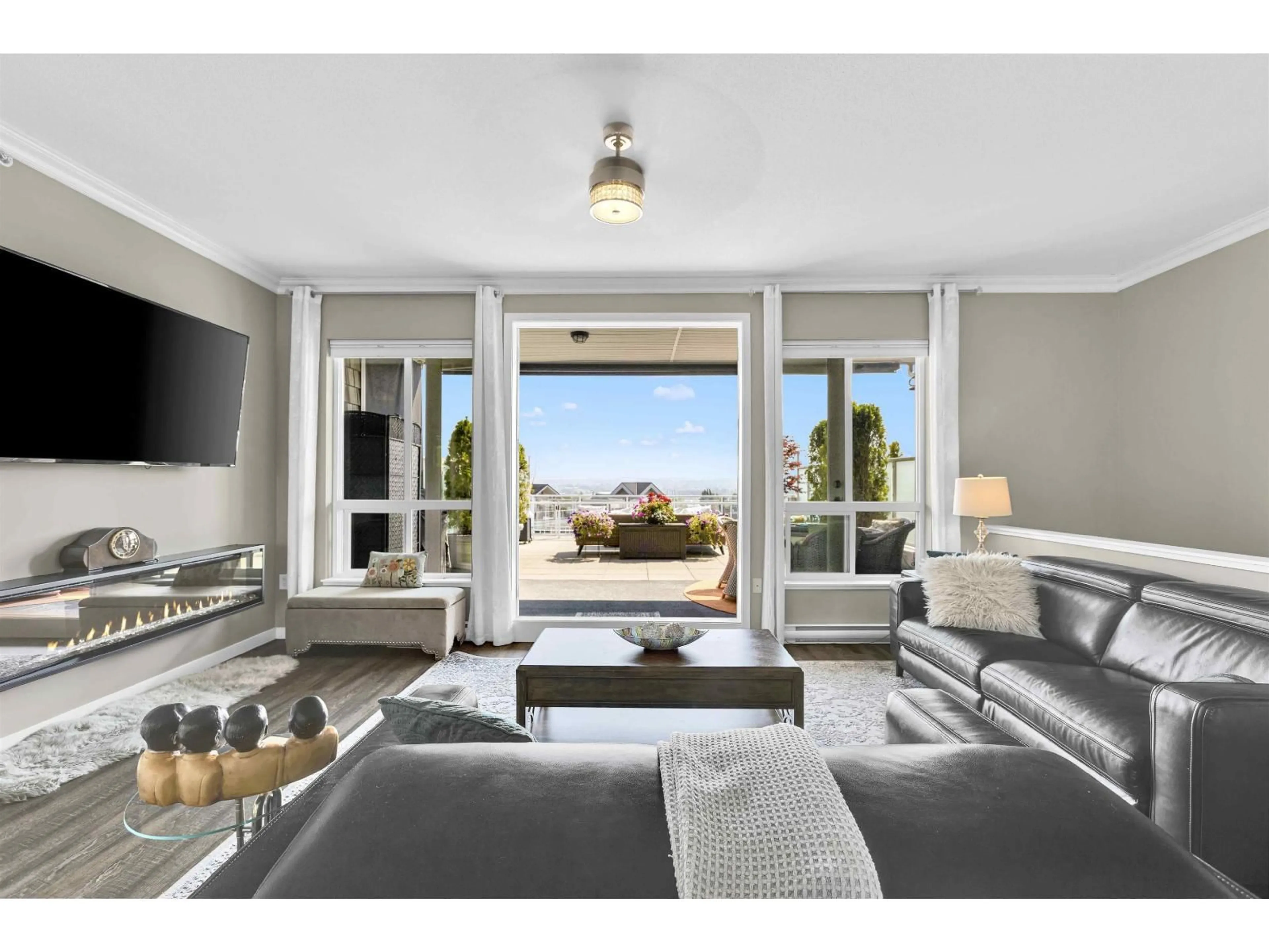 Living room with furniture, unknown for 409 - 6470 194, Surrey British Columbia V4N6J9