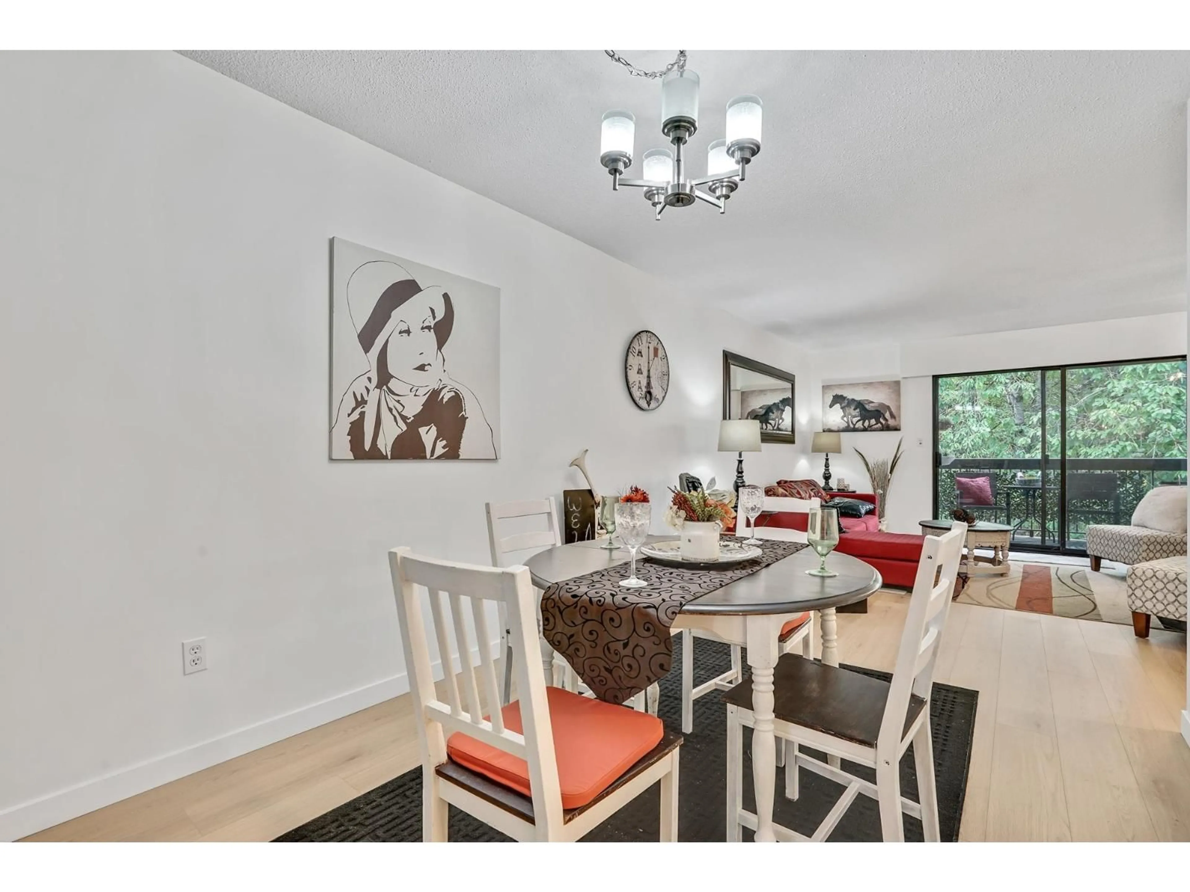 Dining room, wood/laminate floor for 310 - 33490 COTTAGE, Abbotsford British Columbia V2S6B8