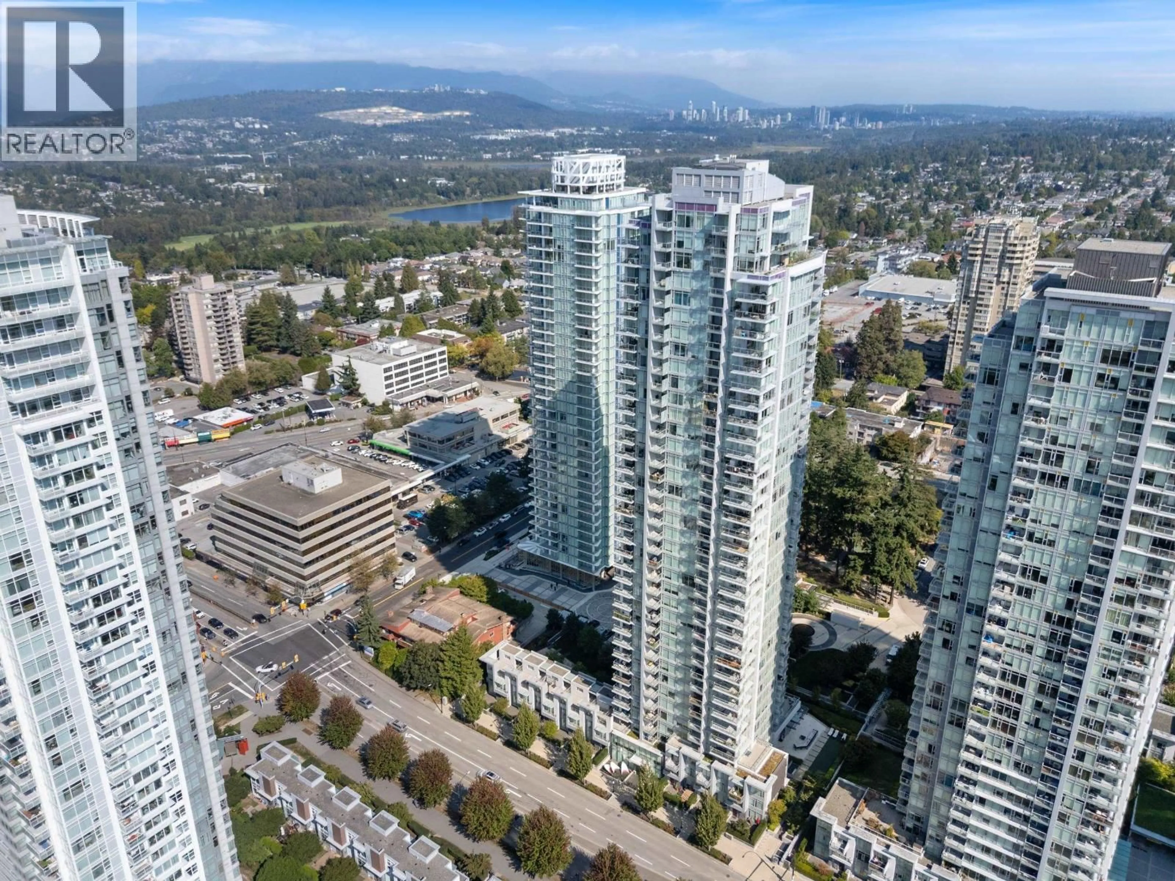 A pic from outside/outdoor area/front of a property/back of a property/a pic from drone, city buildings view from balcony for 3209 - 6538 NELSON AVENUE, Burnaby British Columbia V5H0G5
