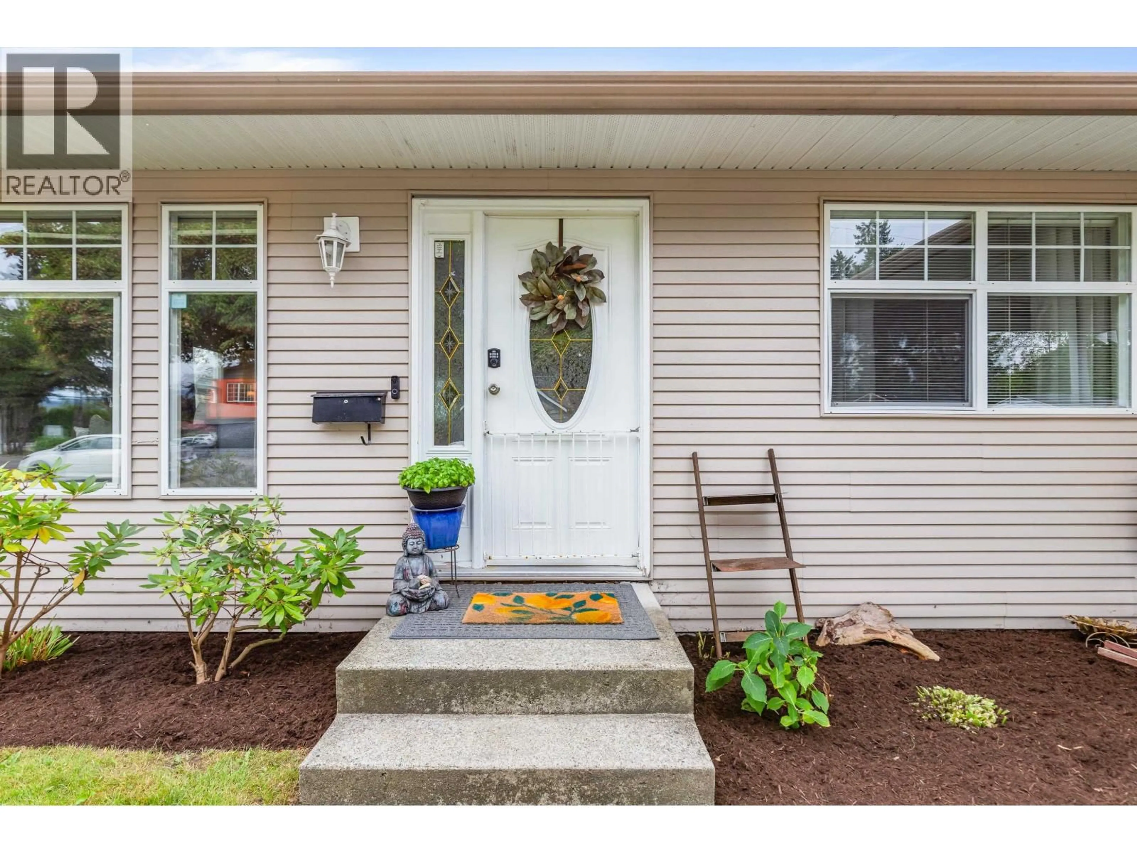 Indoor entryway for 22666 123 AVENUE, Maple Ridge British Columbia V2X4E2