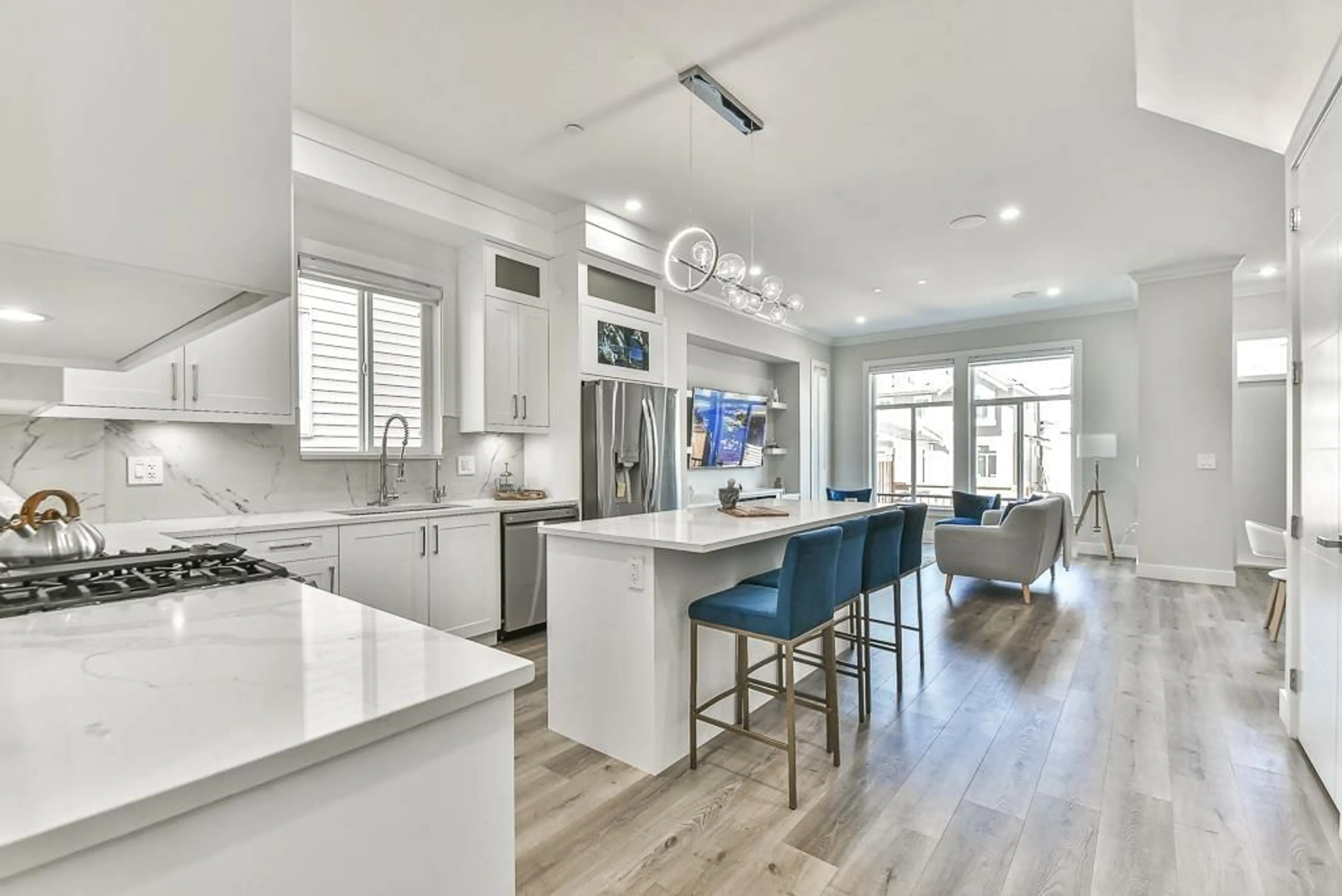 Open concept kitchen, unknown for 7428 196, Langley British Columbia V3A7X8