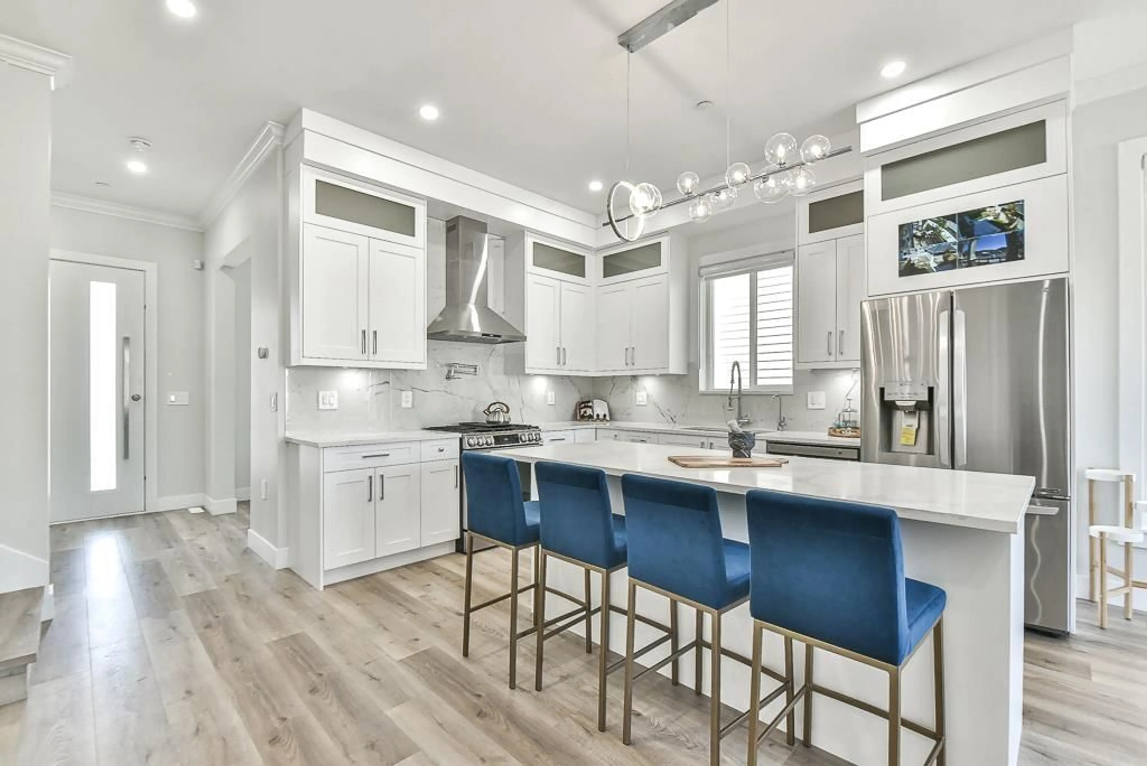 Open concept kitchen, ceramic/tile floor for 7428 196, Langley British Columbia V3A7X8