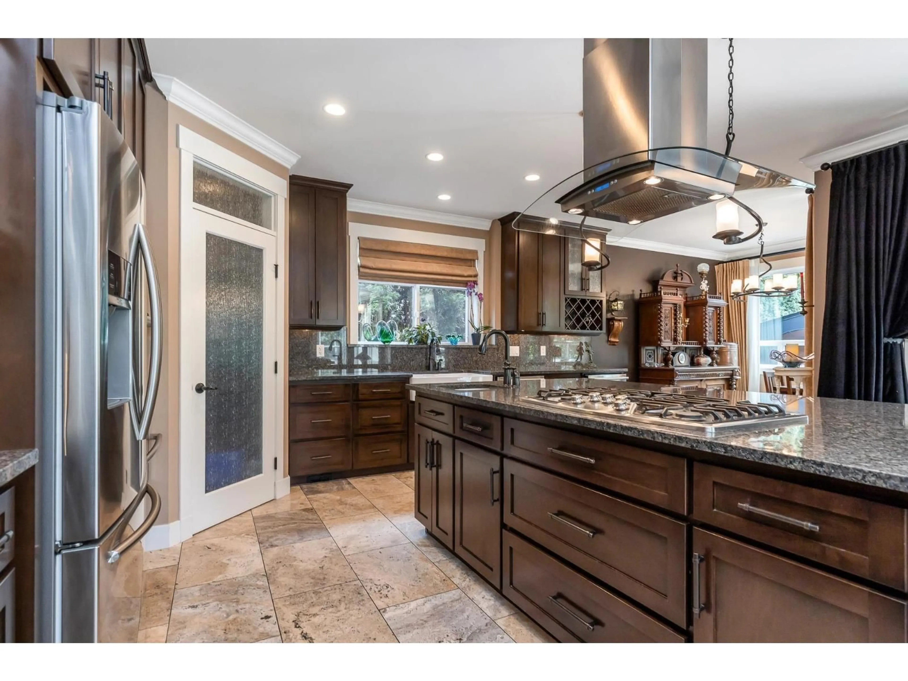 Open concept kitchen, ceramic/tile floor for 8415 BAILEY, Mission British Columbia V4S0B3