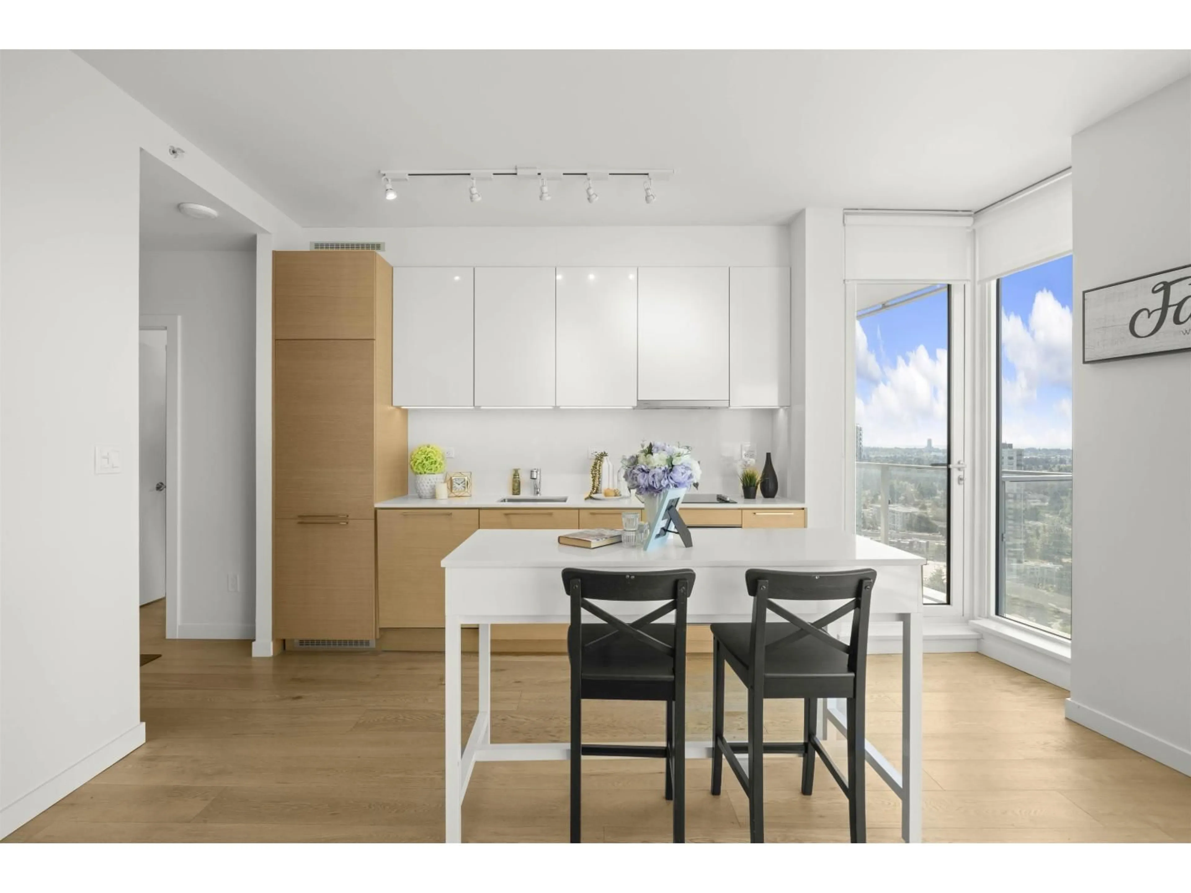 Open concept kitchen, wood/laminate floor for 3303 - 13438 CENTRAL, Surrey British Columbia V3T0N2