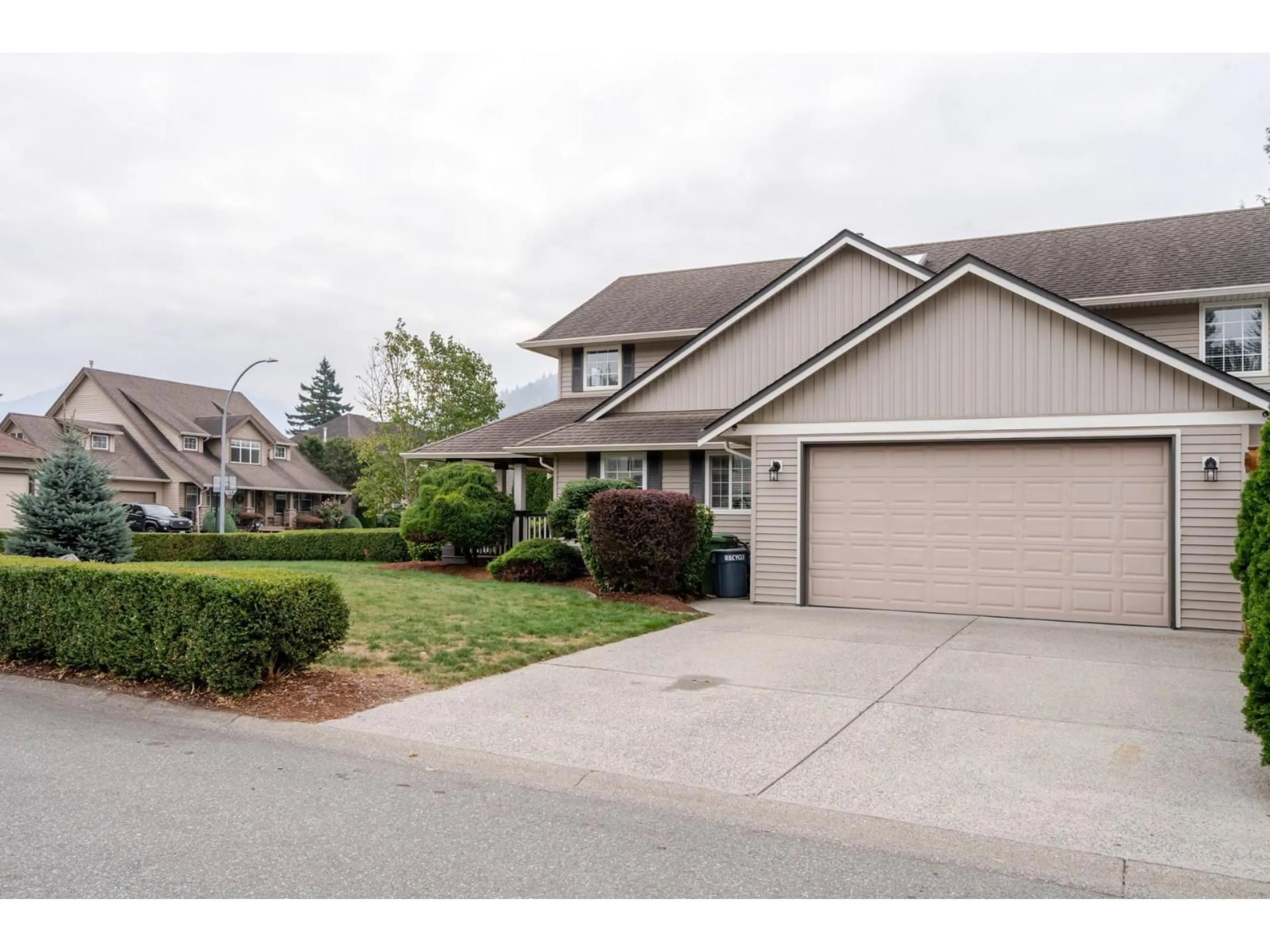 Home with vinyl exterior material, street for 5671 ELLEN STREET, Chilliwack British Columbia V2R5N5