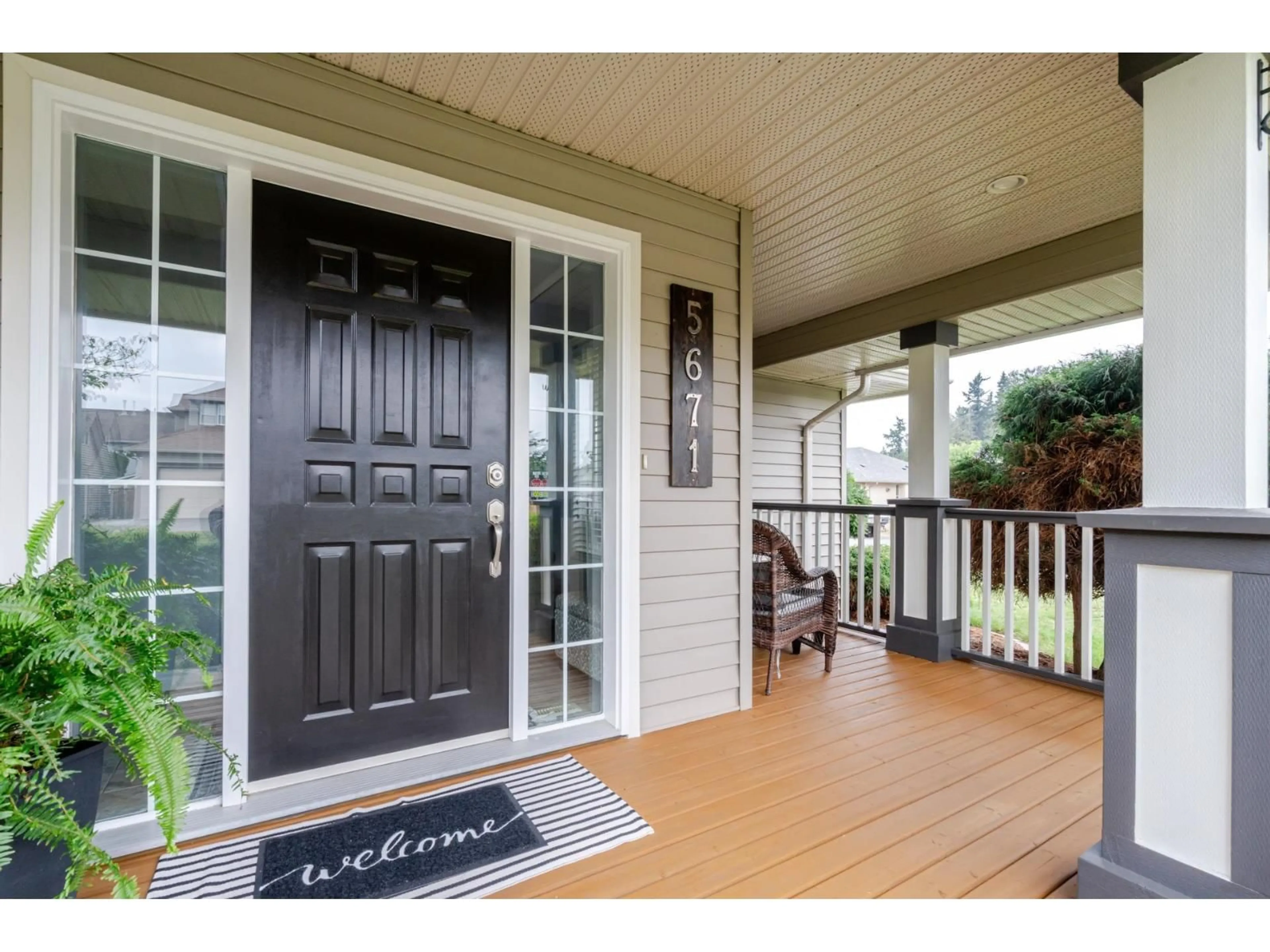 Indoor entryway for 5671 ELLEN STREET, Chilliwack British Columbia V2R5N5