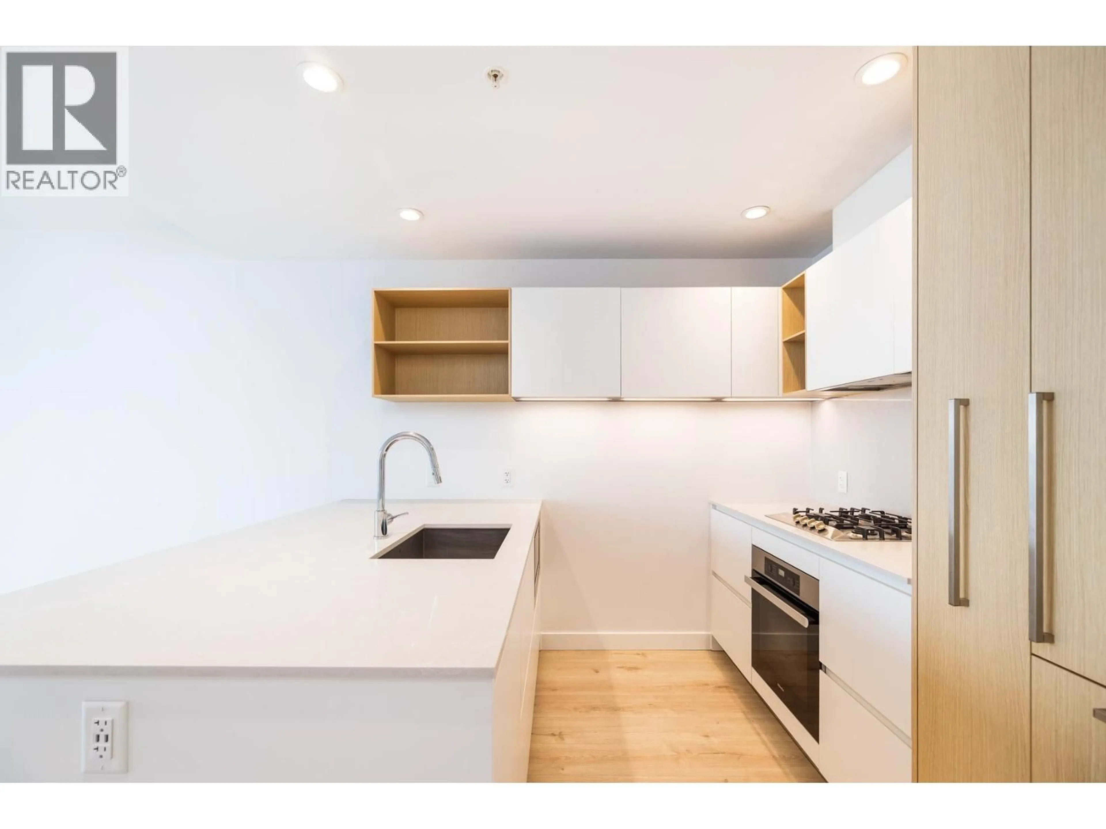 Standard kitchen, wood/laminate floor for 1505 - 6000 MCKAY AVENUE, Burnaby British Columbia V5H0K2