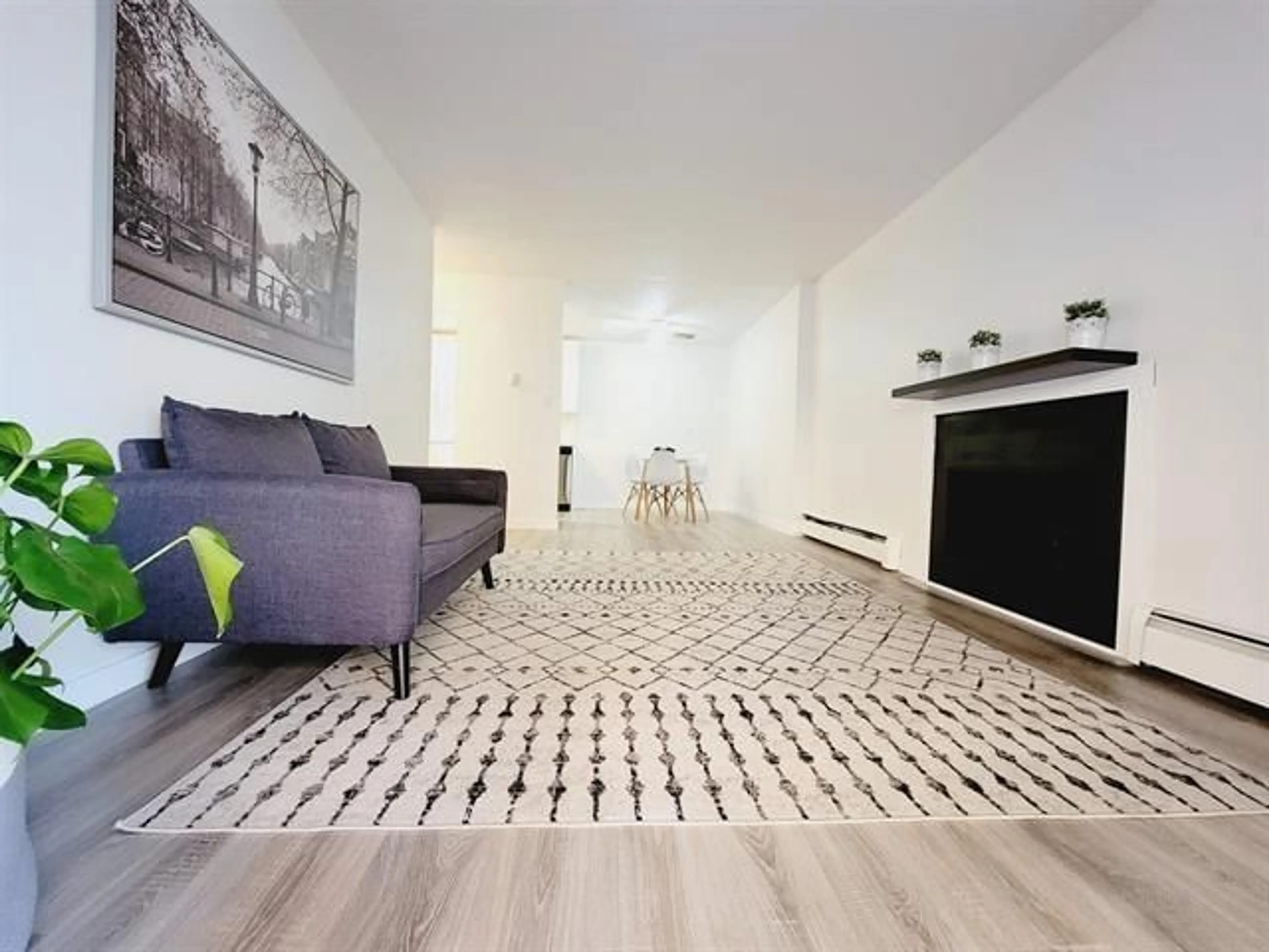 Living room with furniture, carpet floor for 308 - 45749 SPADINA AVENUE, Chilliwack British Columbia V2P1T5