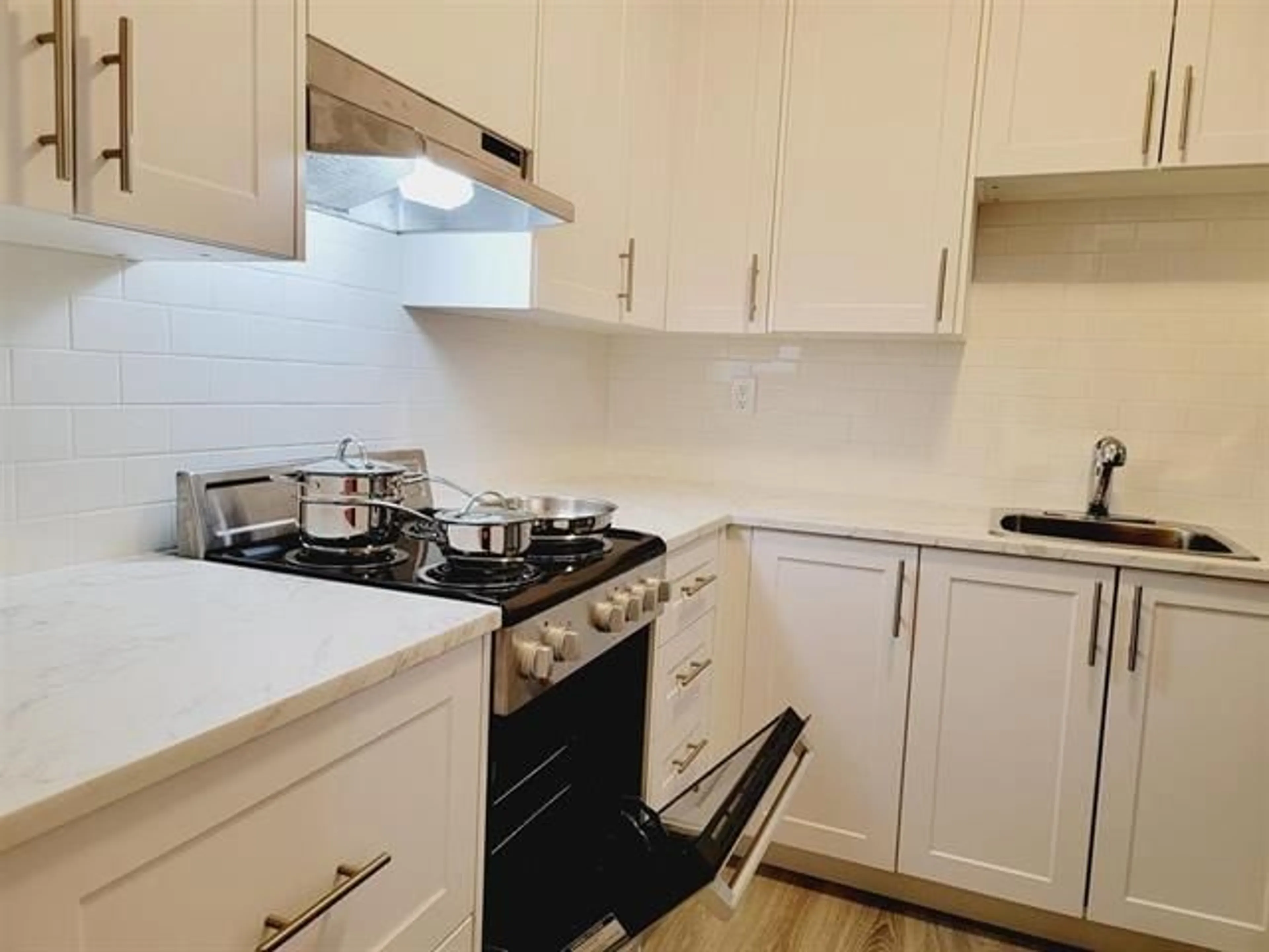 Standard kitchen, unknown for 308 - 45749 SPADINA AVENUE, Chilliwack British Columbia V2P1T5