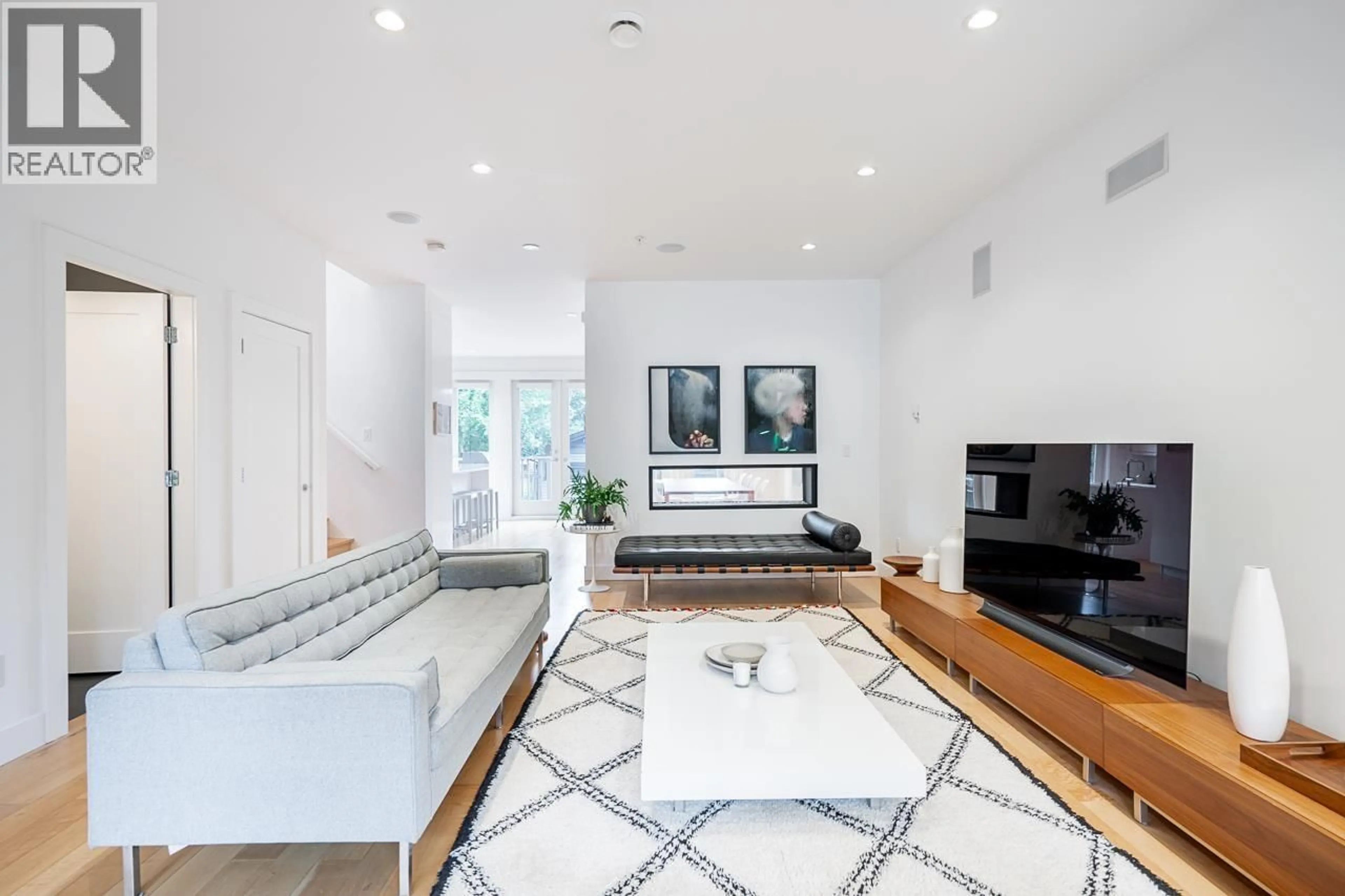 Living room with furniture, ceramic/tile floor for 33 22ND AVENUE, Vancouver British Columbia V5V1T3