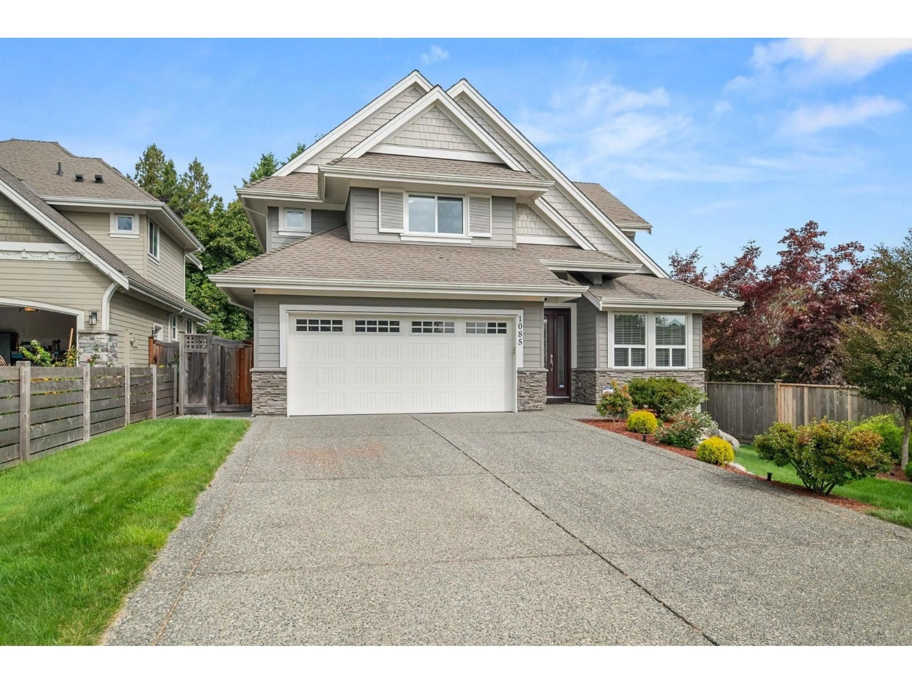 Home with vinyl exterior material, street for 1085 KING GEORGE, Surrey British Columbia V4A9S7
