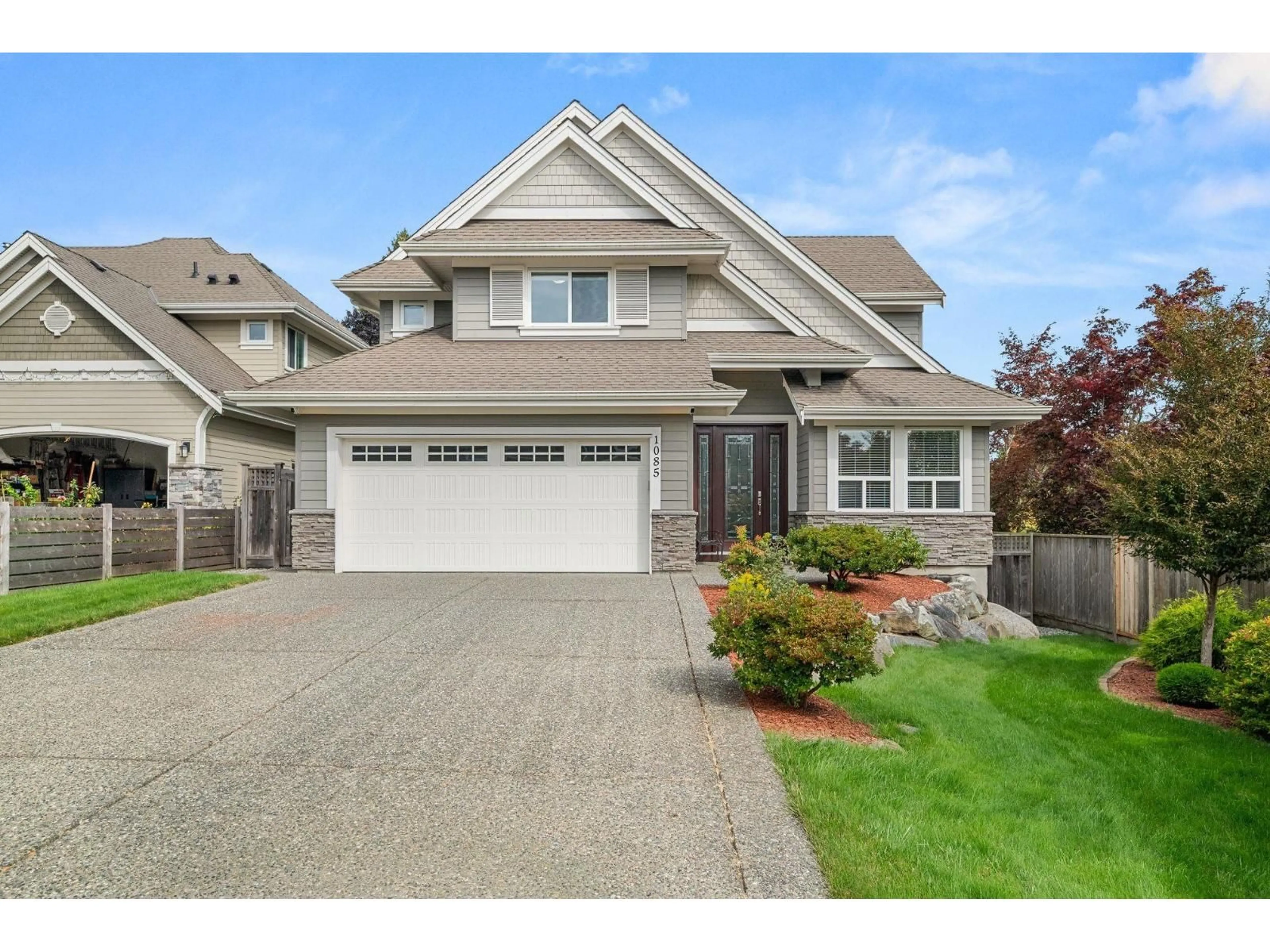 Home with vinyl exterior material, street for 1085 KING GEORGE, Surrey British Columbia V4A9S7
