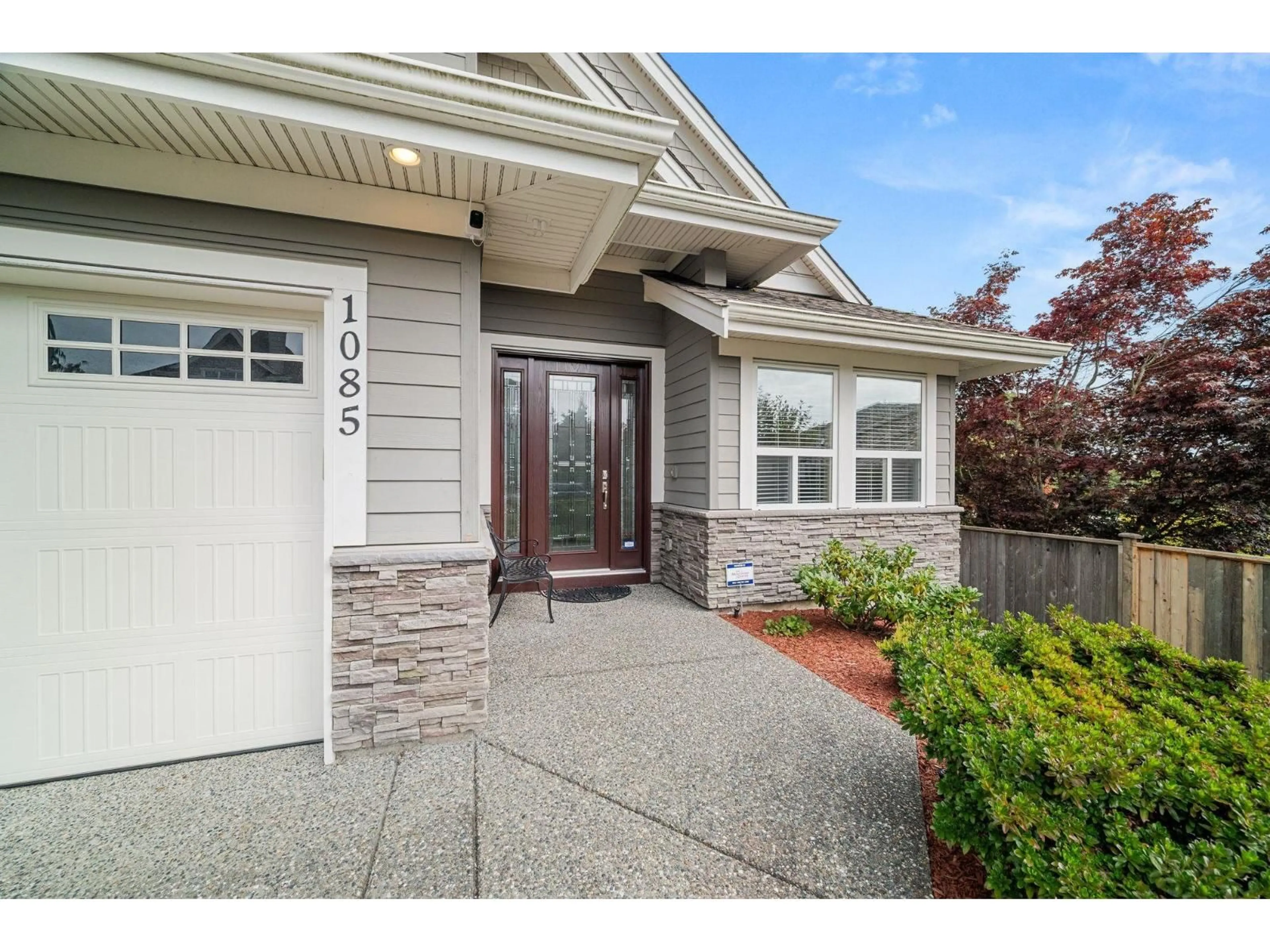 Unknown for 1085 KING GEORGE, Surrey British Columbia V4A9S7