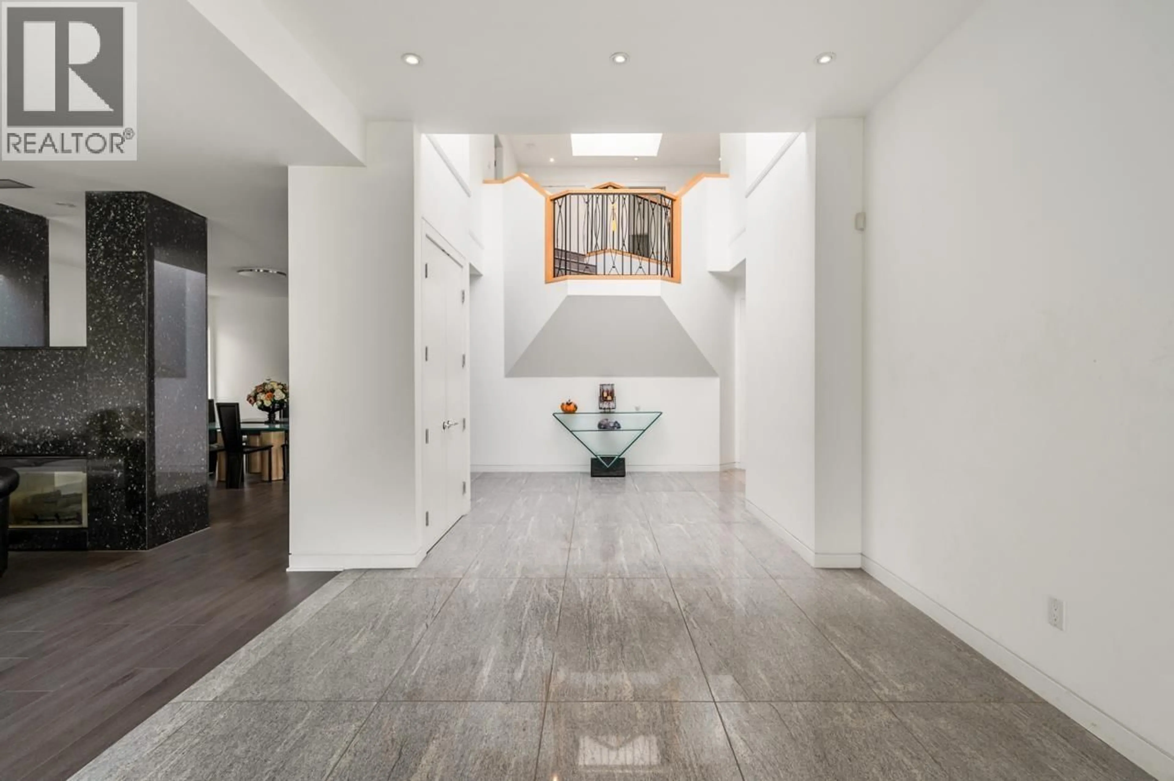 Indoor foyer for 6840 DONALD ROAD, Richmond British Columbia V7C2Y9