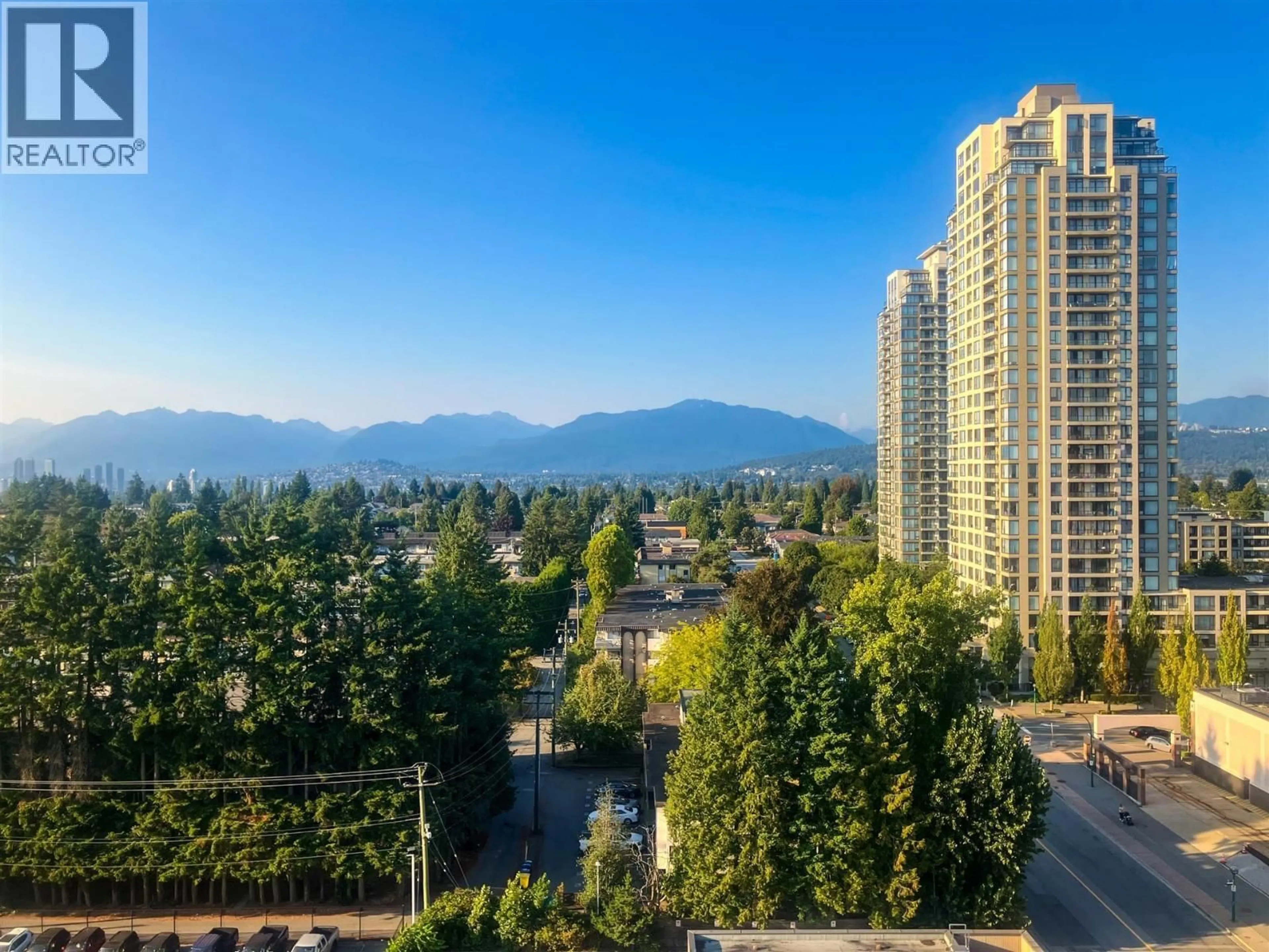 A pic from outside/outdoor area/front of a property/back of a property/a pic from drone, city buildings view from balcony for 1401 - 7235 SALISBURY AVENUE, Burnaby British Columbia V5E4E6