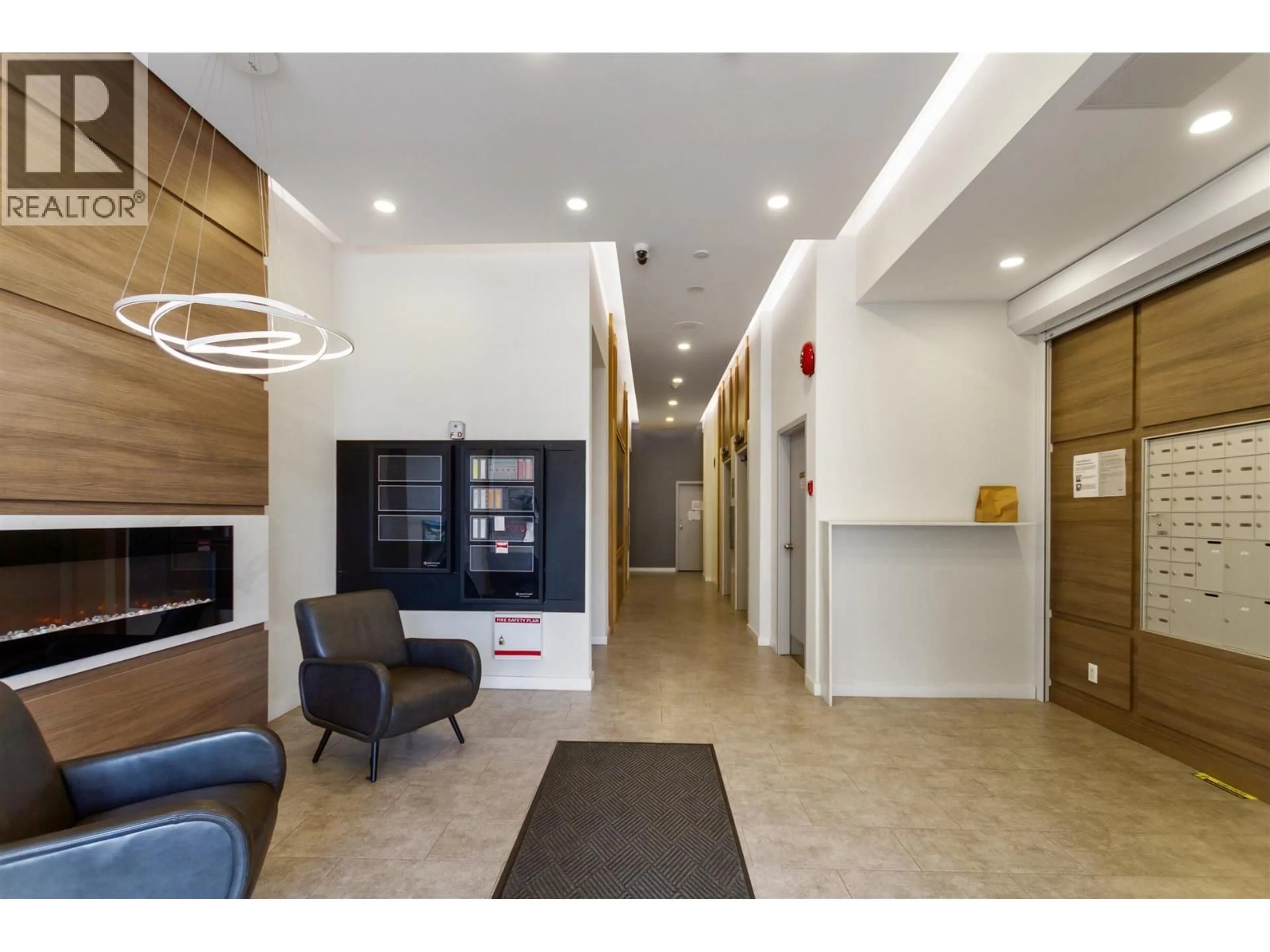 Indoor foyer for 1401 - 7235 SALISBURY AVENUE, Burnaby British Columbia V5E4E6