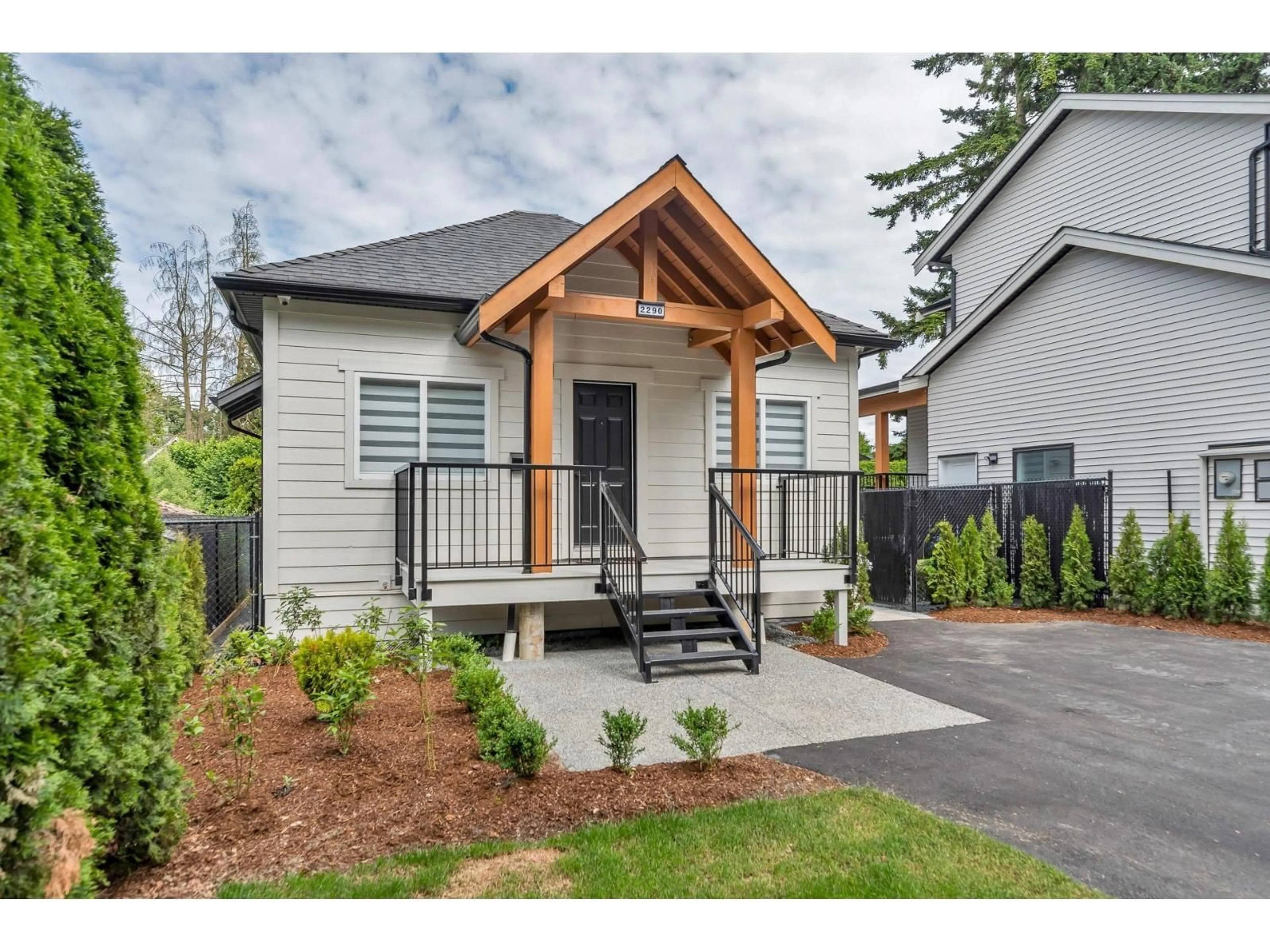 Home with vinyl exterior material, street for 2290 MOULDSTADE, Abbotsford British Columbia V2S3X4