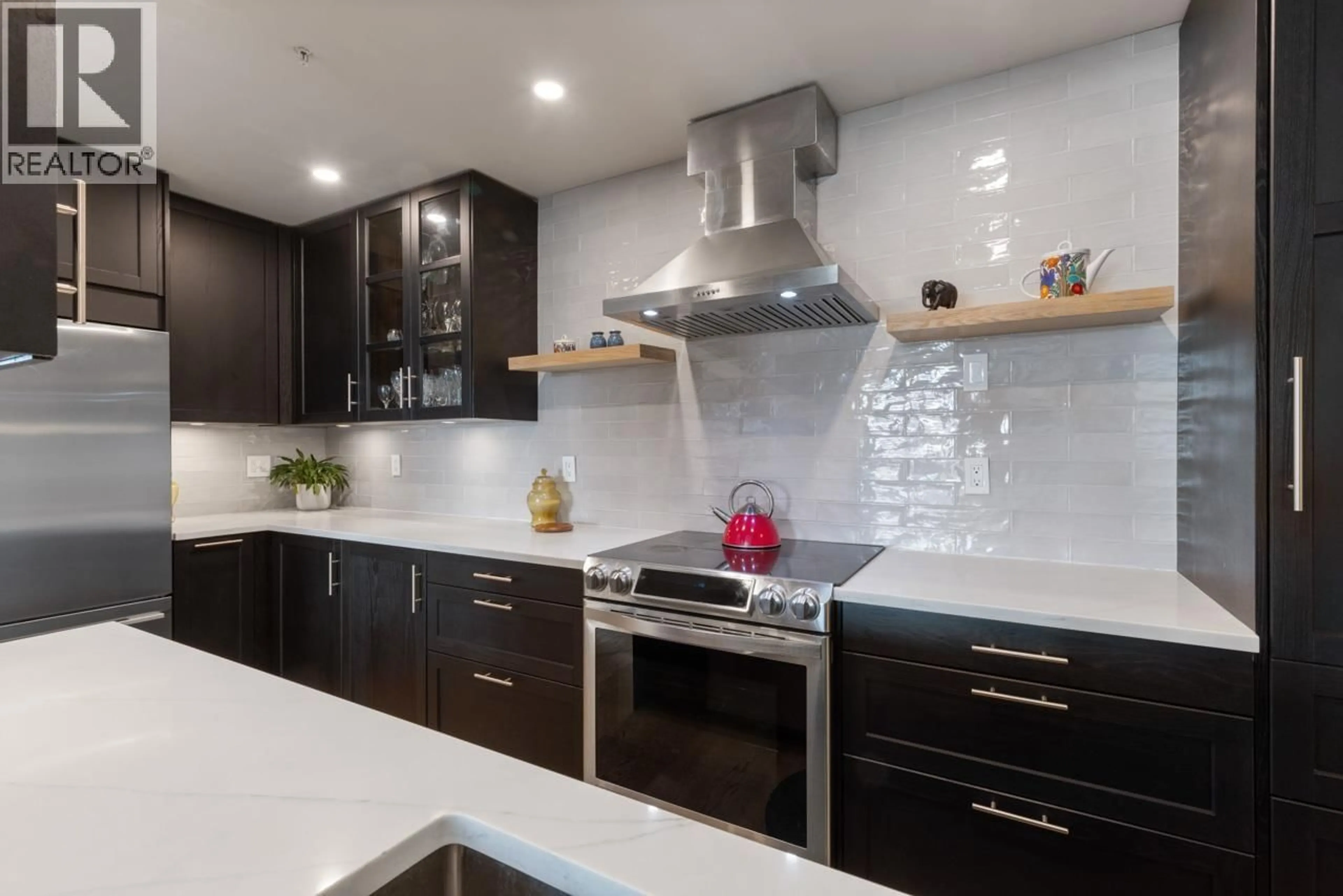 Contemporary kitchen, ceramic/tile floor for 316 - 12931 RAILWAY AVENUE, Richmond British Columbia V7E6M5