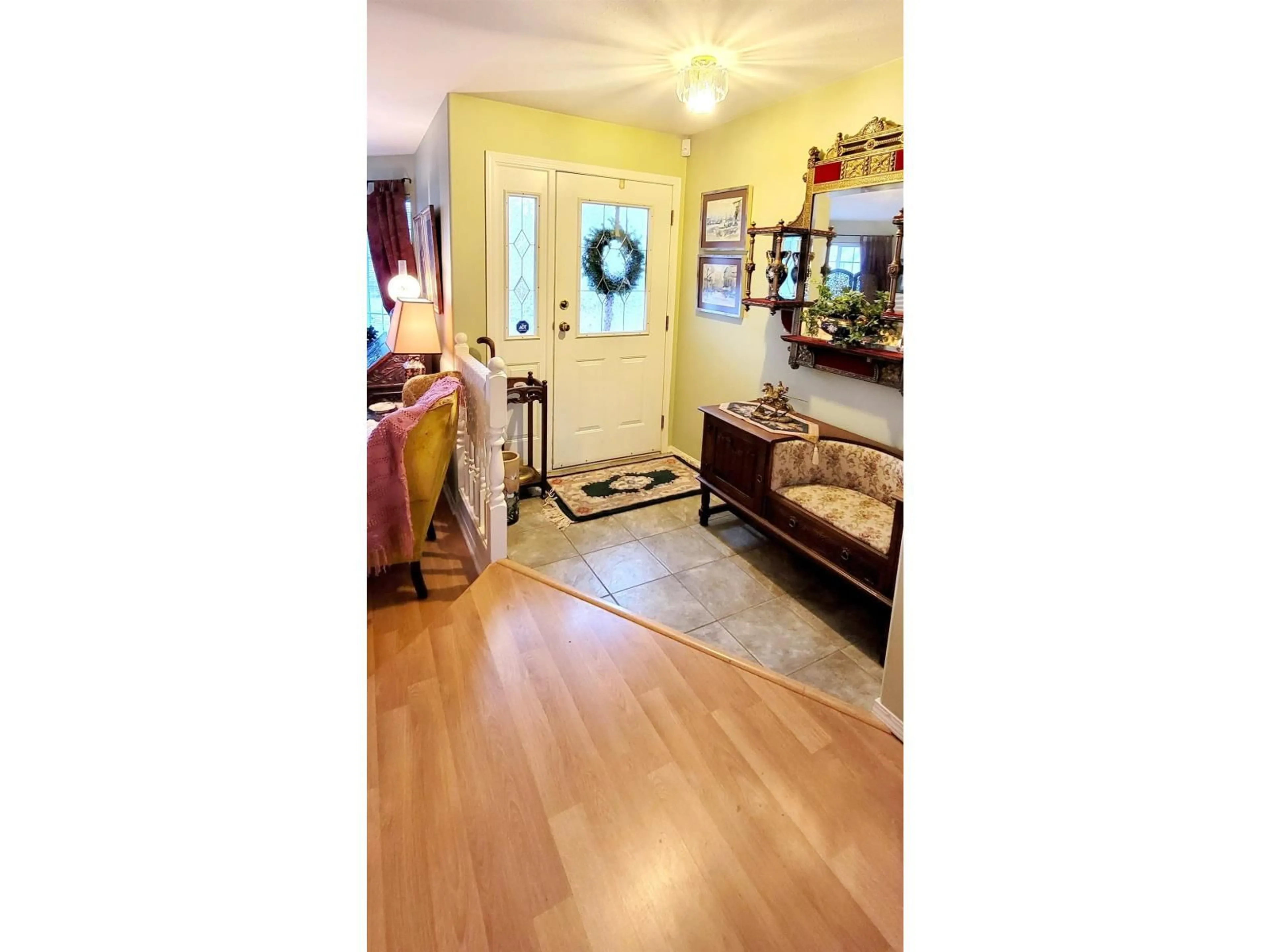 Indoor entryway for 356 CHESTNUT AVENUE, Harrison Hot Springs British Columbia V0M1L0