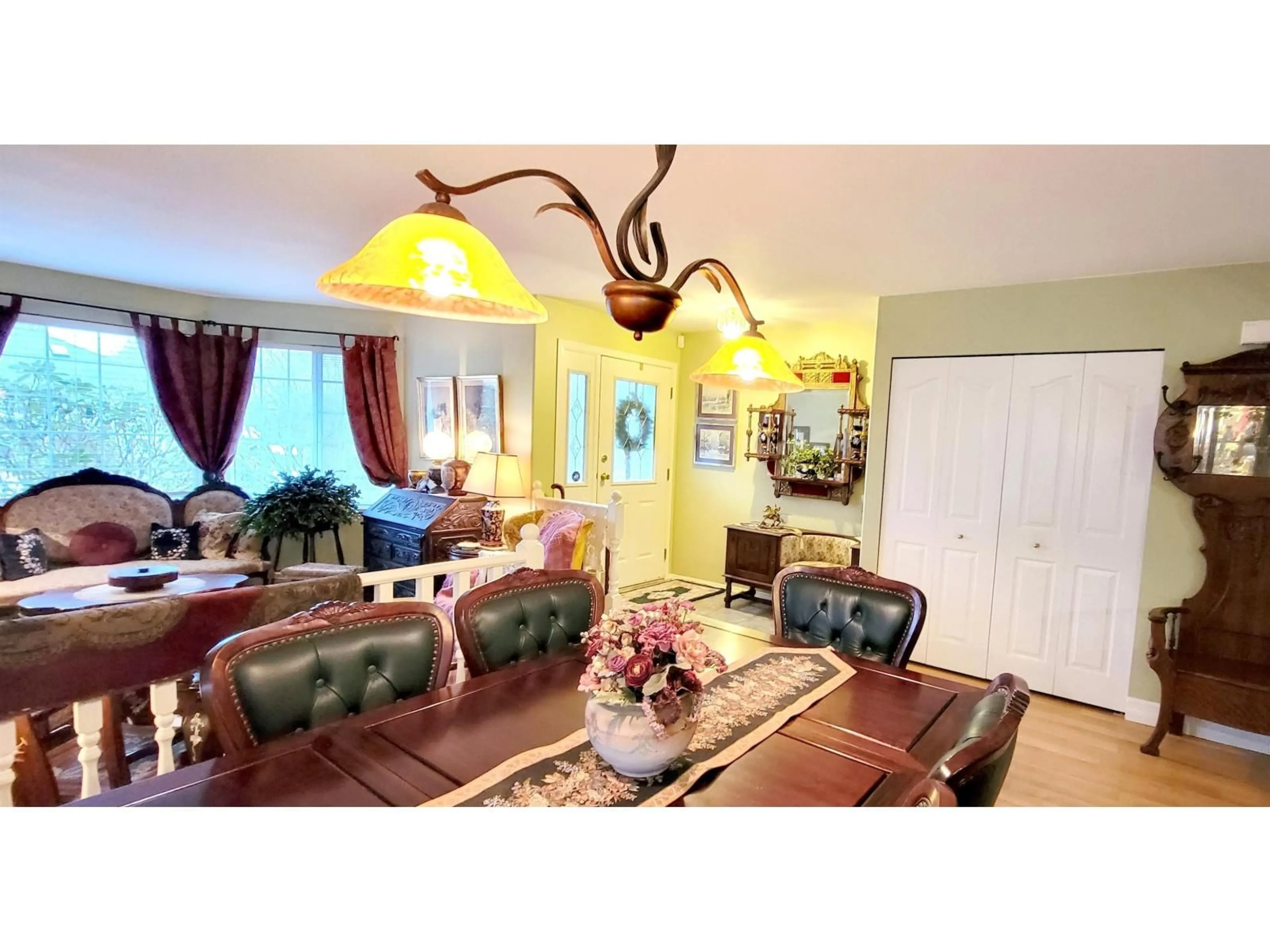 Living room with furniture, unknown for 356 CHESTNUT AVENUE, Harrison Hot Springs British Columbia V0M1L0