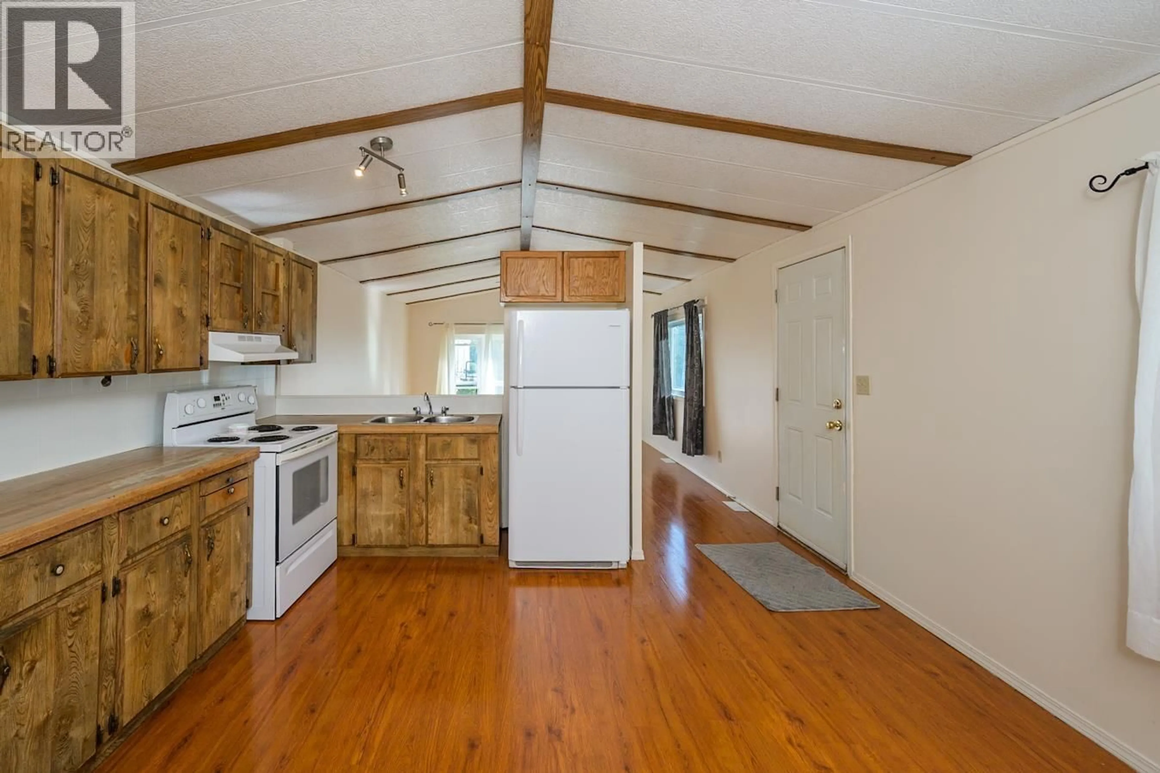 Standard kitchen, wood/laminate floor for 8487 PETER ROAD, Prince George British Columbia V2K2W3