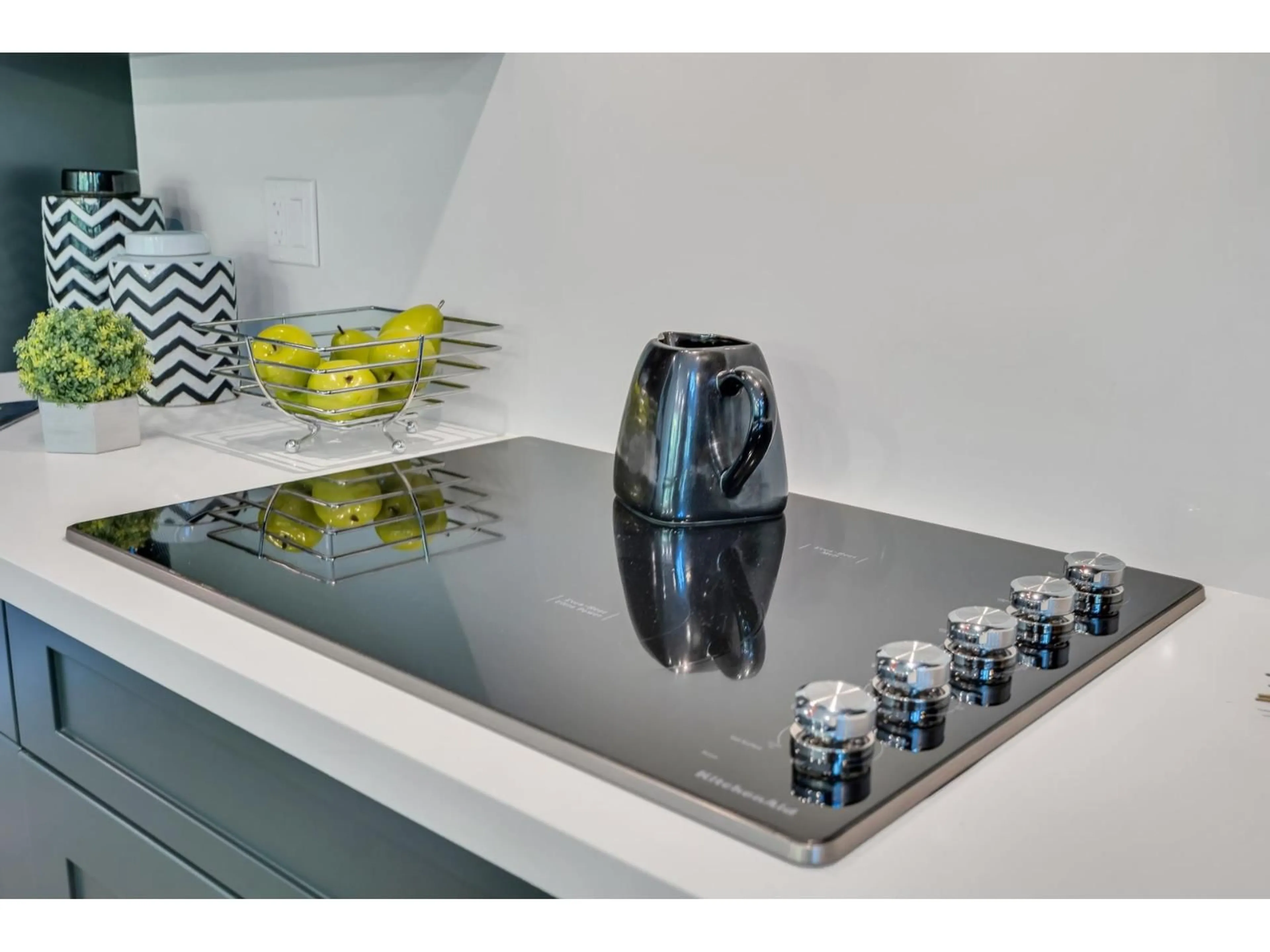 Contemporary kitchen, ceramic/tile floor for 1 - 7138 MARBLE HILL ROAD, Chilliwack British Columbia V4Z1J5