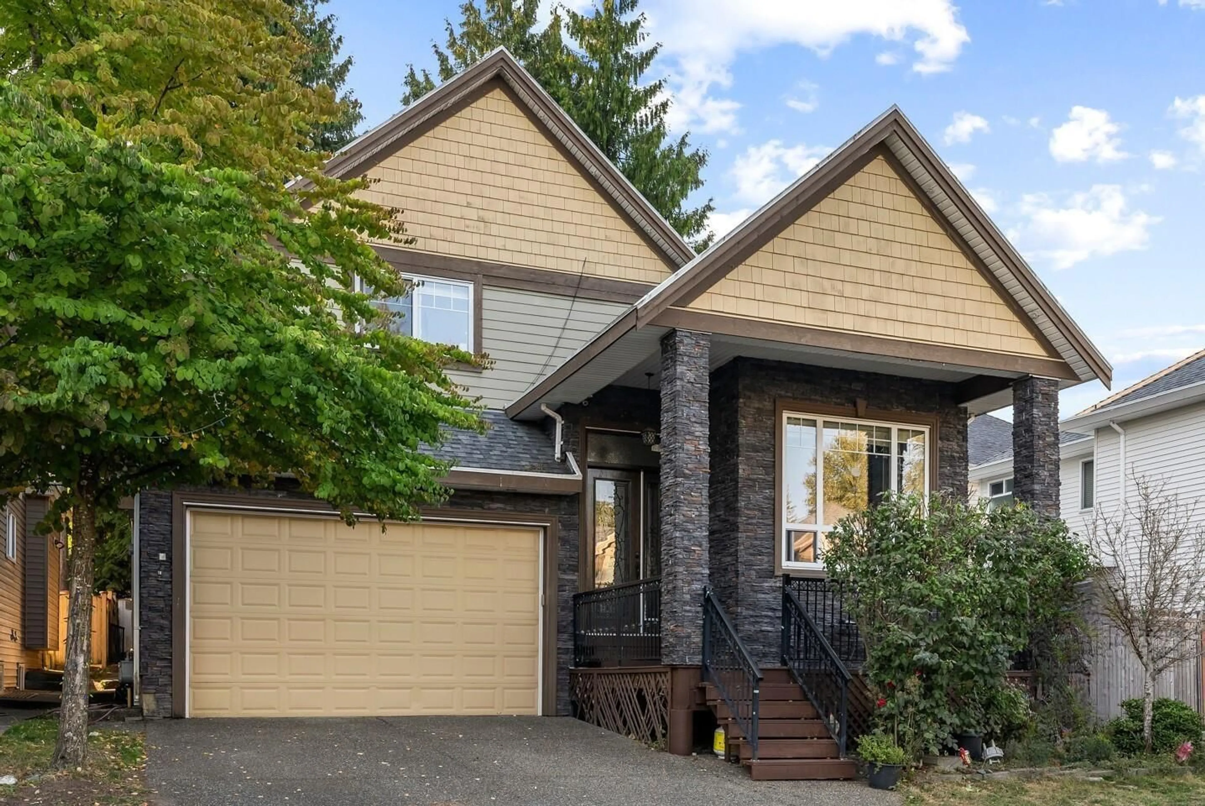 Home with vinyl exterior material, street for 5841 138, Surrey British Columbia V3X0C9