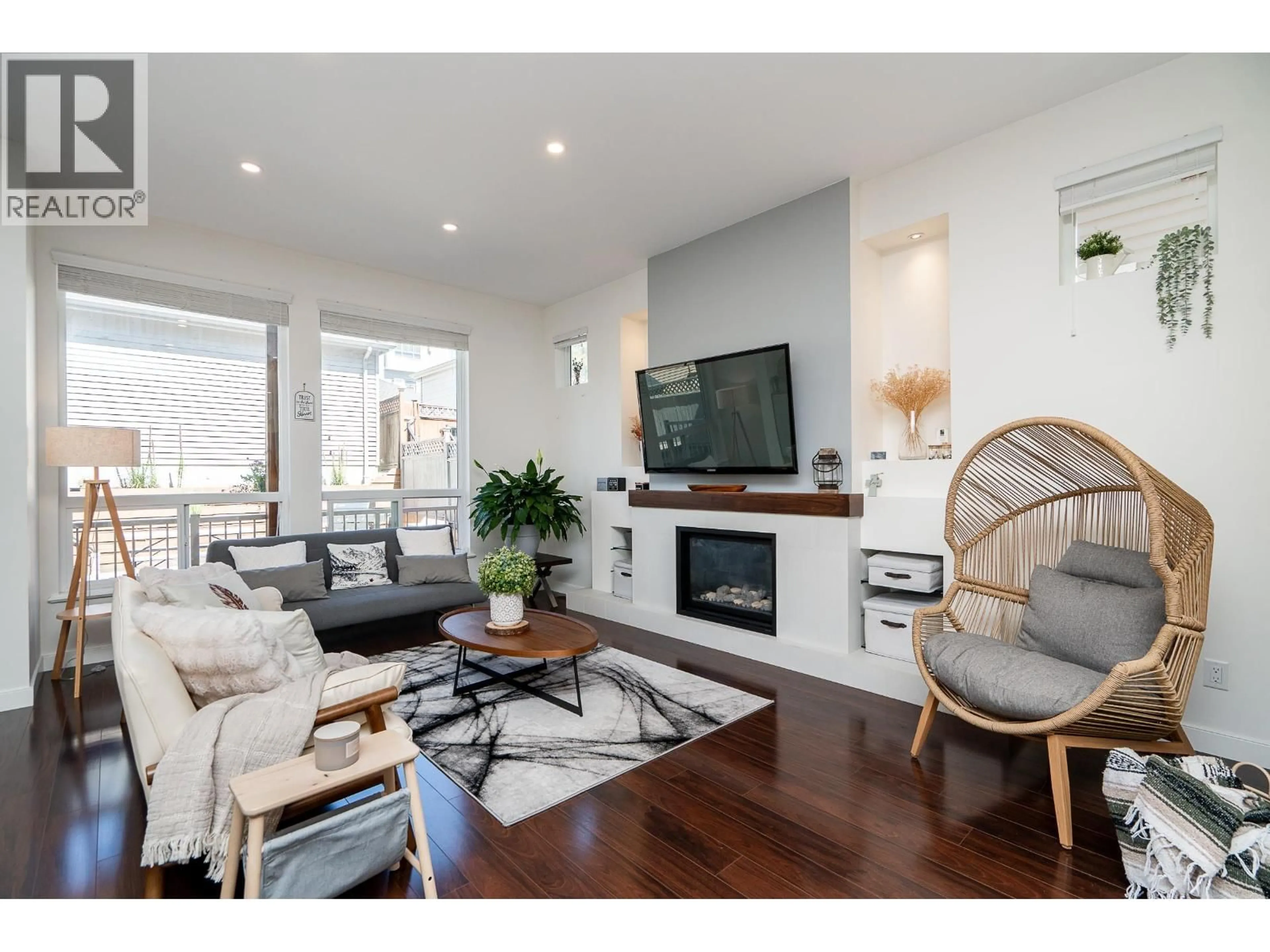 Living room with furniture, wood/laminate floor for 3381 WATKINS AVENUE, Coquitlam British Columbia V3E0B3