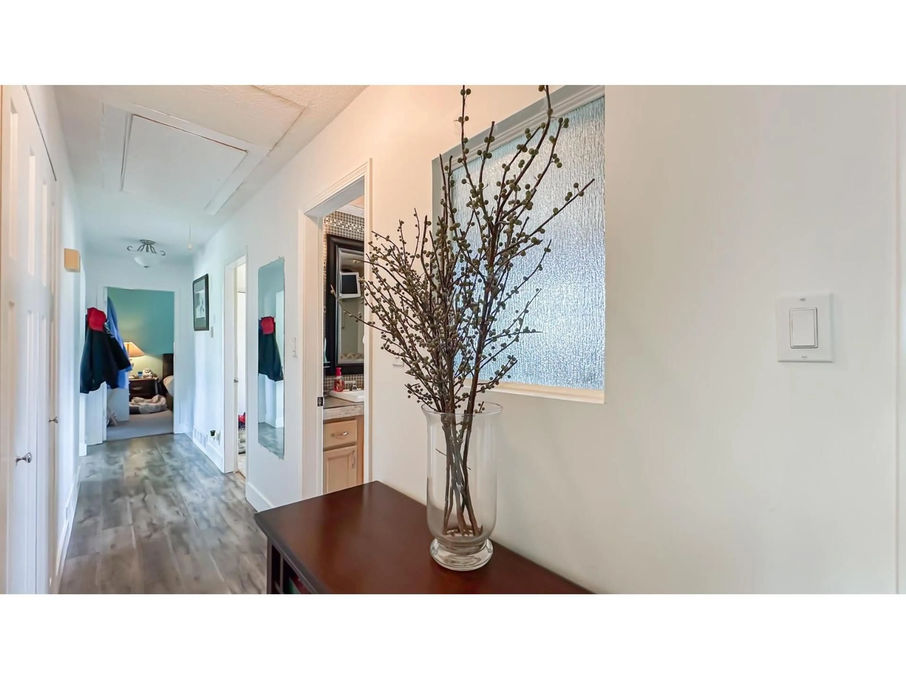 Indoor entryway for 11590 140A, Surrey British Columbia V3R3J3