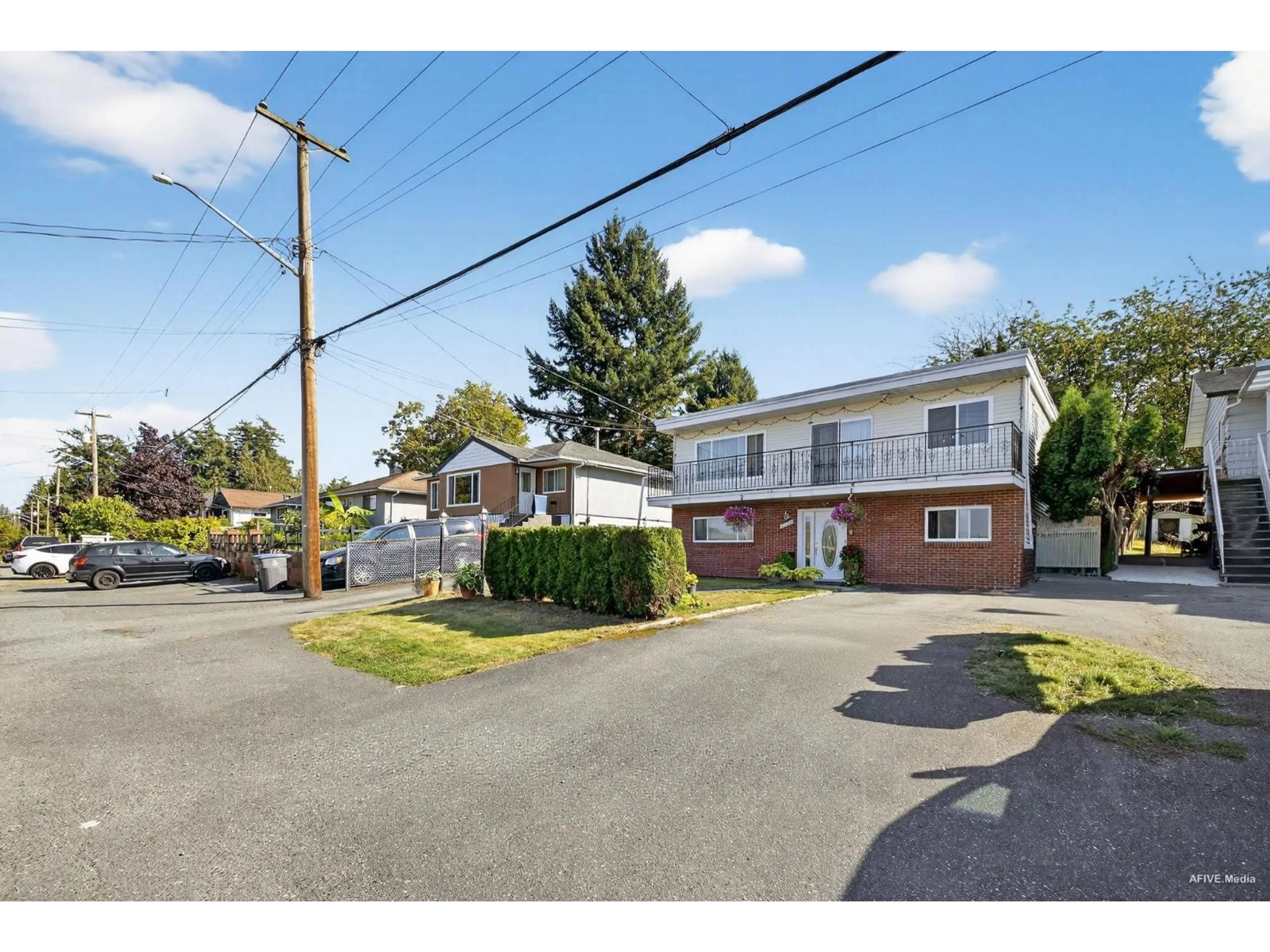 A pic from outside/outdoor area/front of a property/back of a property/a pic from drone, street for 11640 98A, Surrey British Columbia V3V2K9