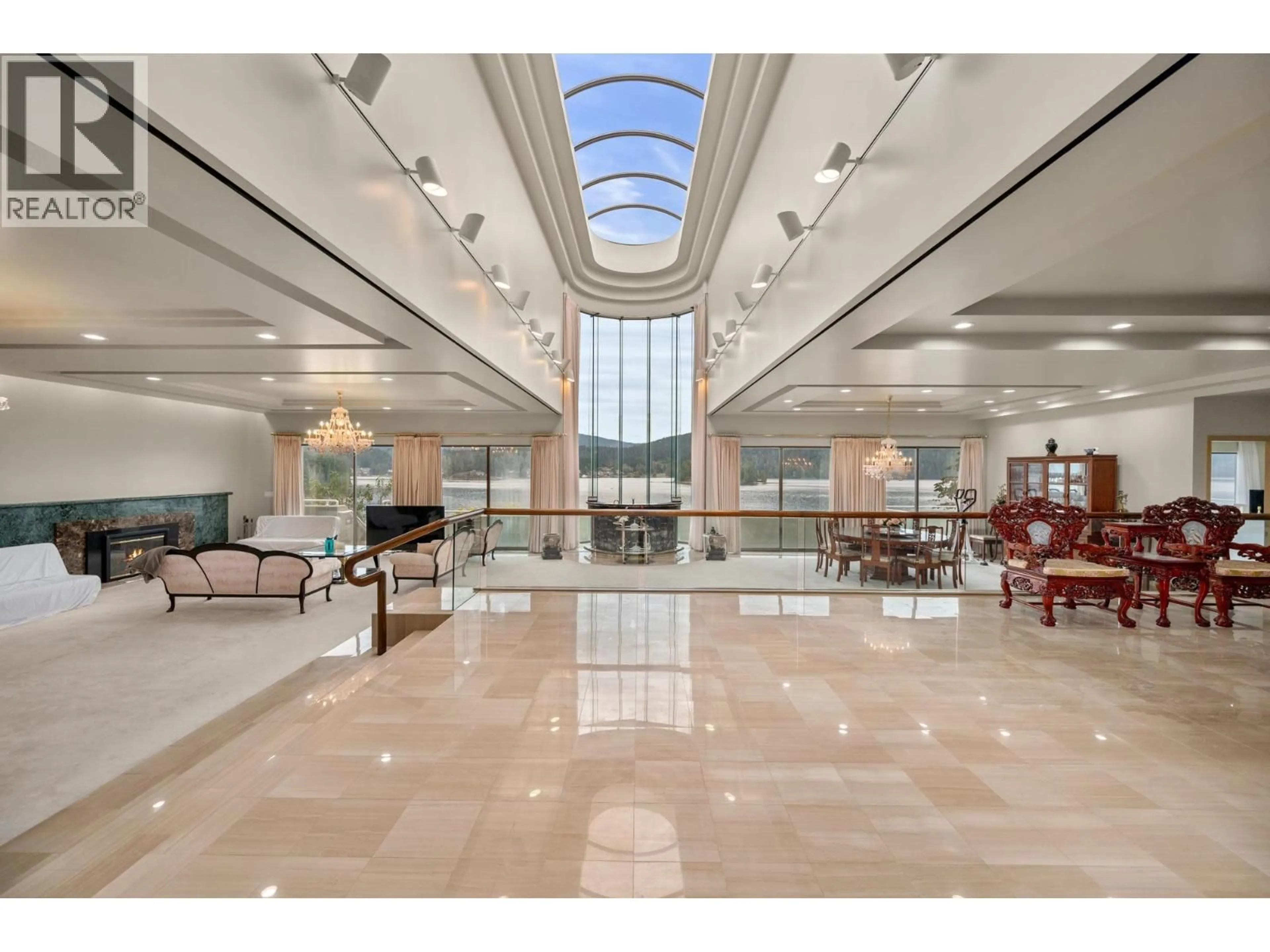 Lobby for 828 BEACHVIEW DRIVE, North Vancouver British Columbia V7G1R1