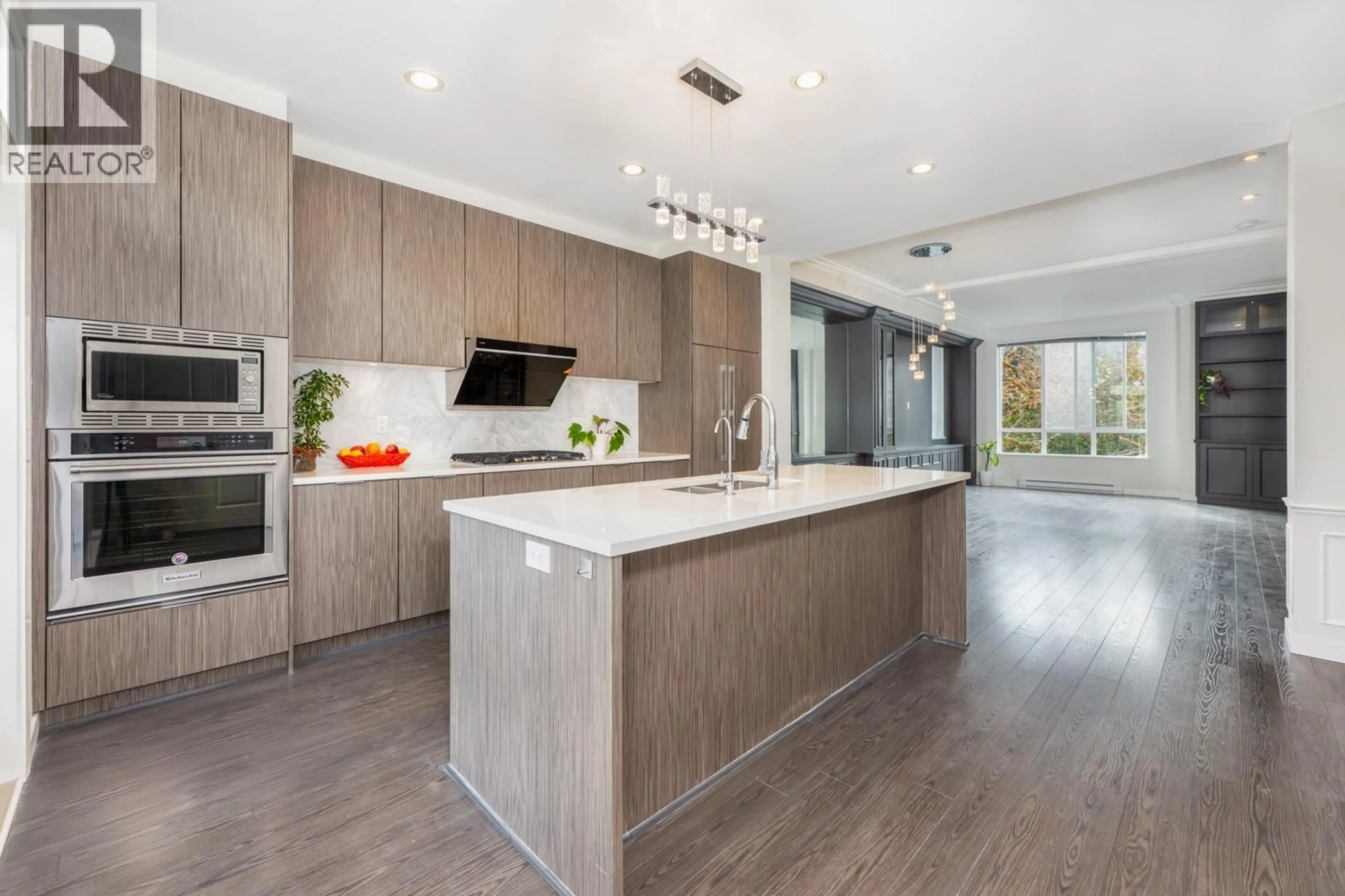 Contemporary kitchen, wood/laminate floor for 91 - 10388 NO. 2 ROAD, Richmond British Columbia V7E0B9